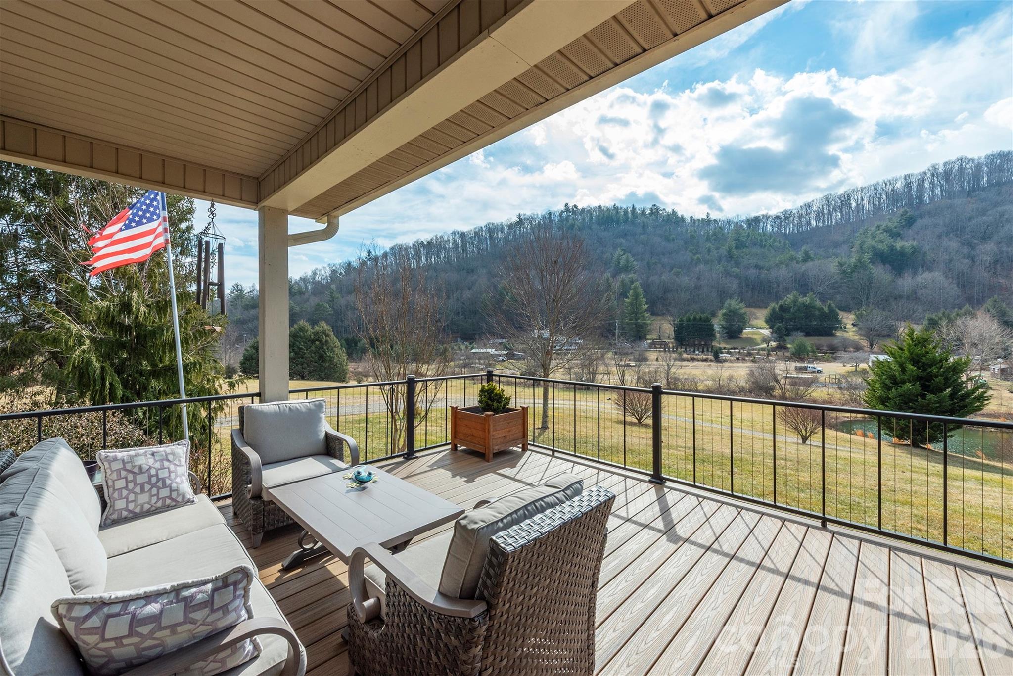 18 Hoye Lane — Candler