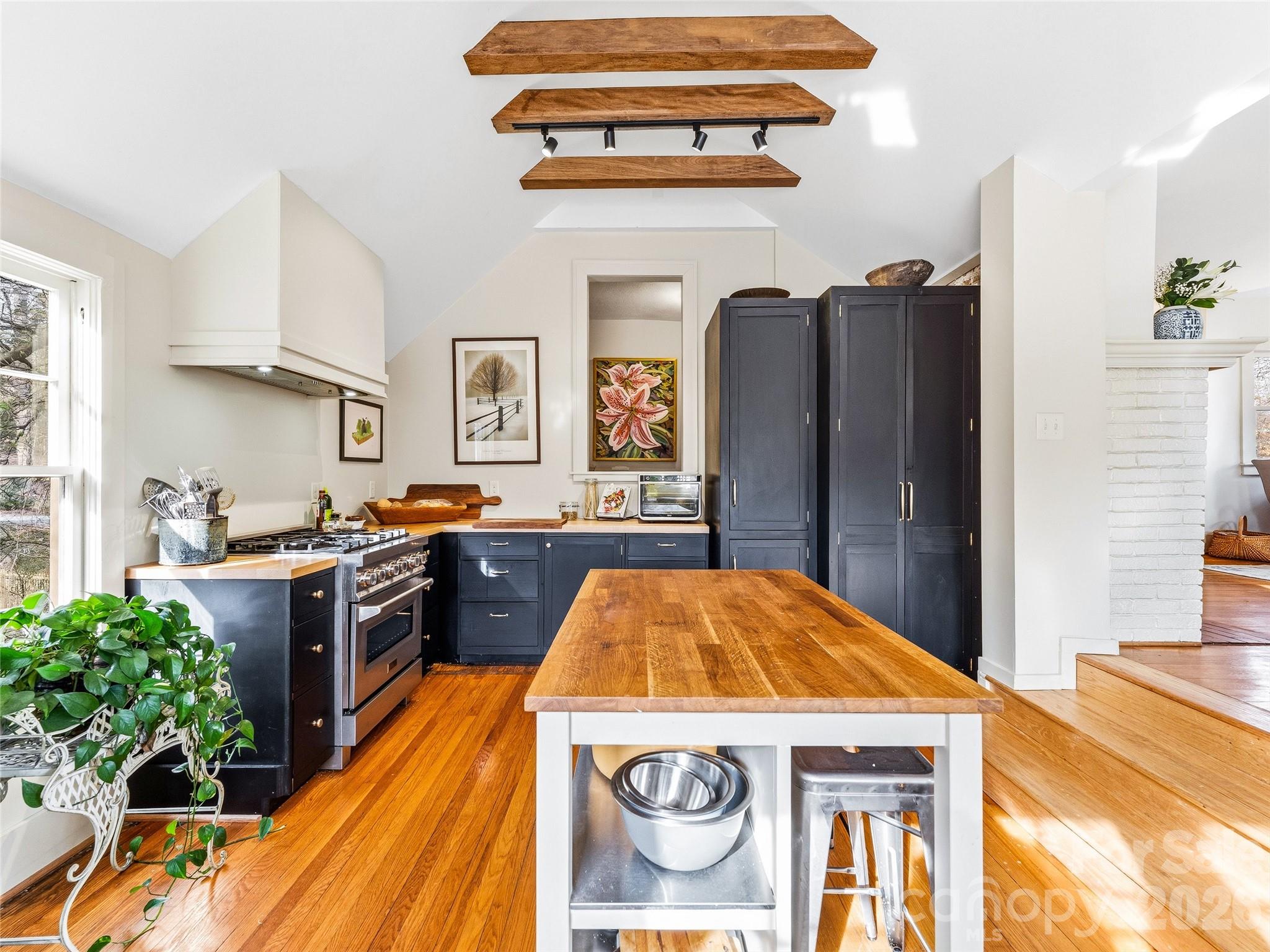 4 Duke Street — Asheville