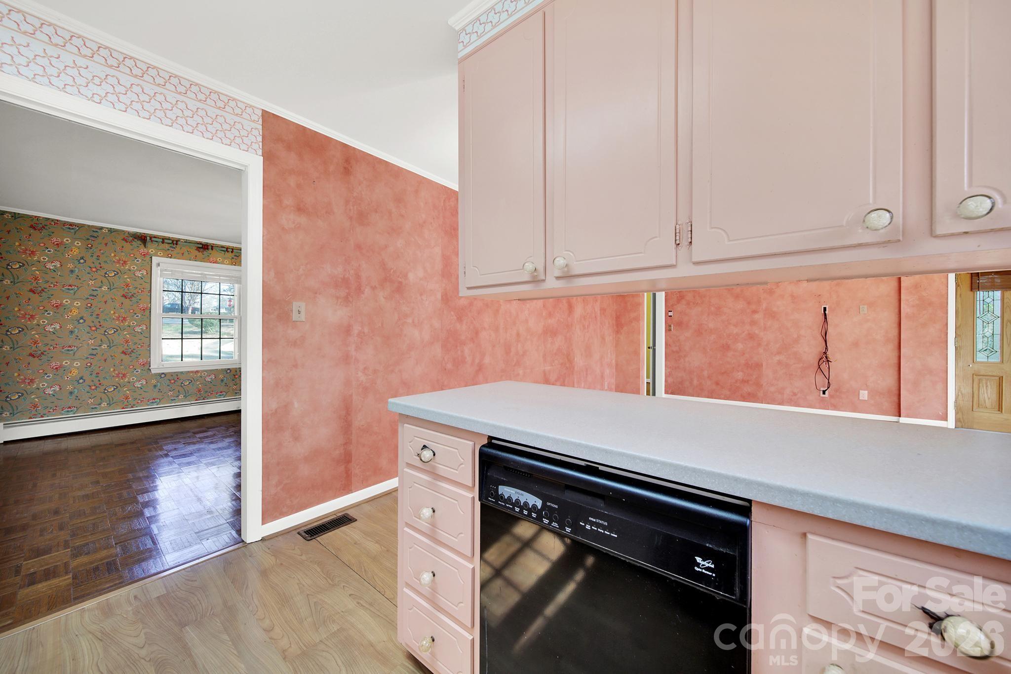 1125 Hawthorne Road — Lancaster