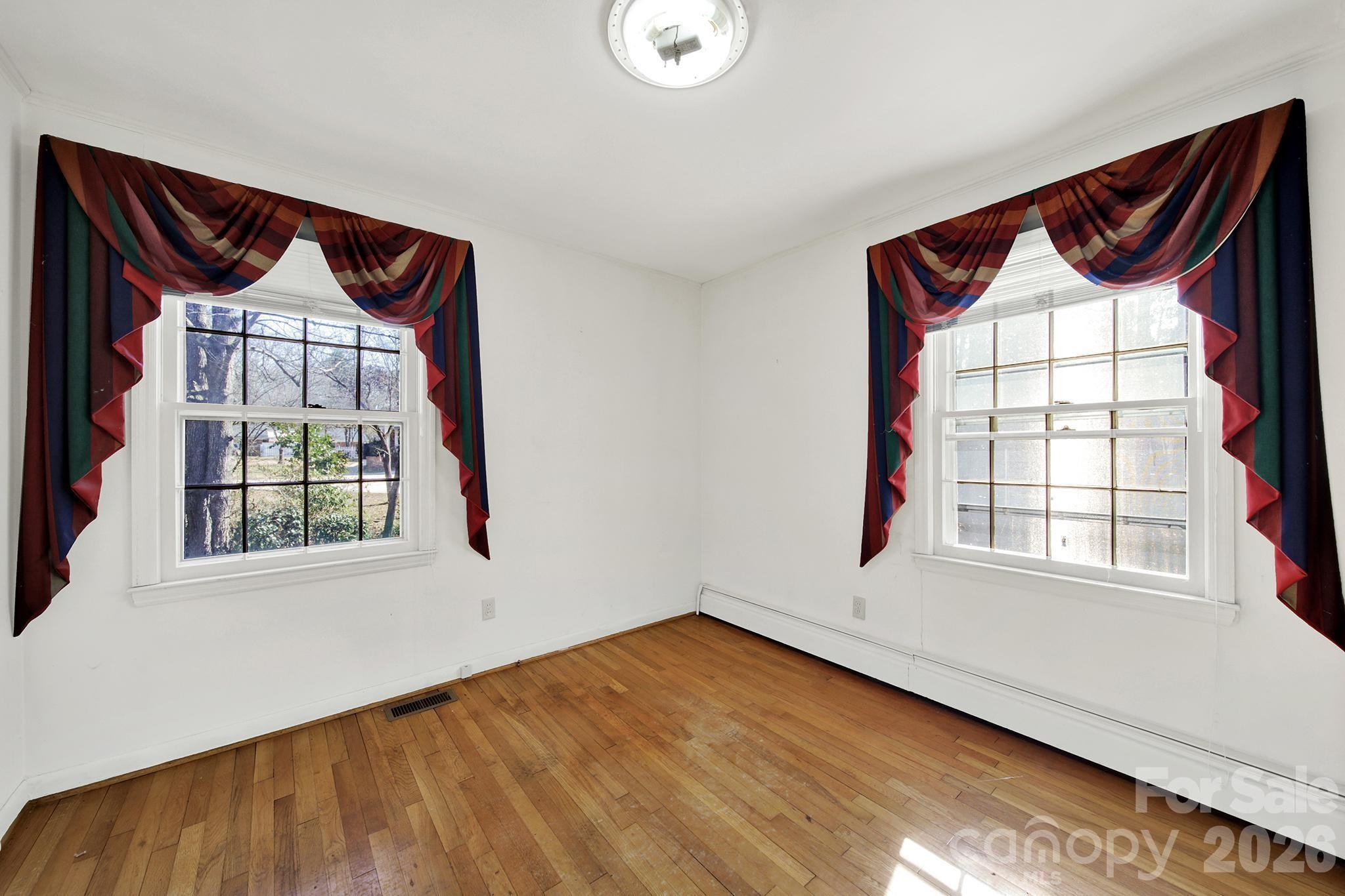 1125 Hawthorne Road — Lancaster
