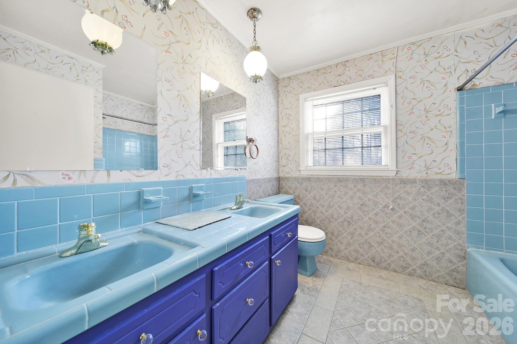 1125 Hawthorne Road — Lancaster