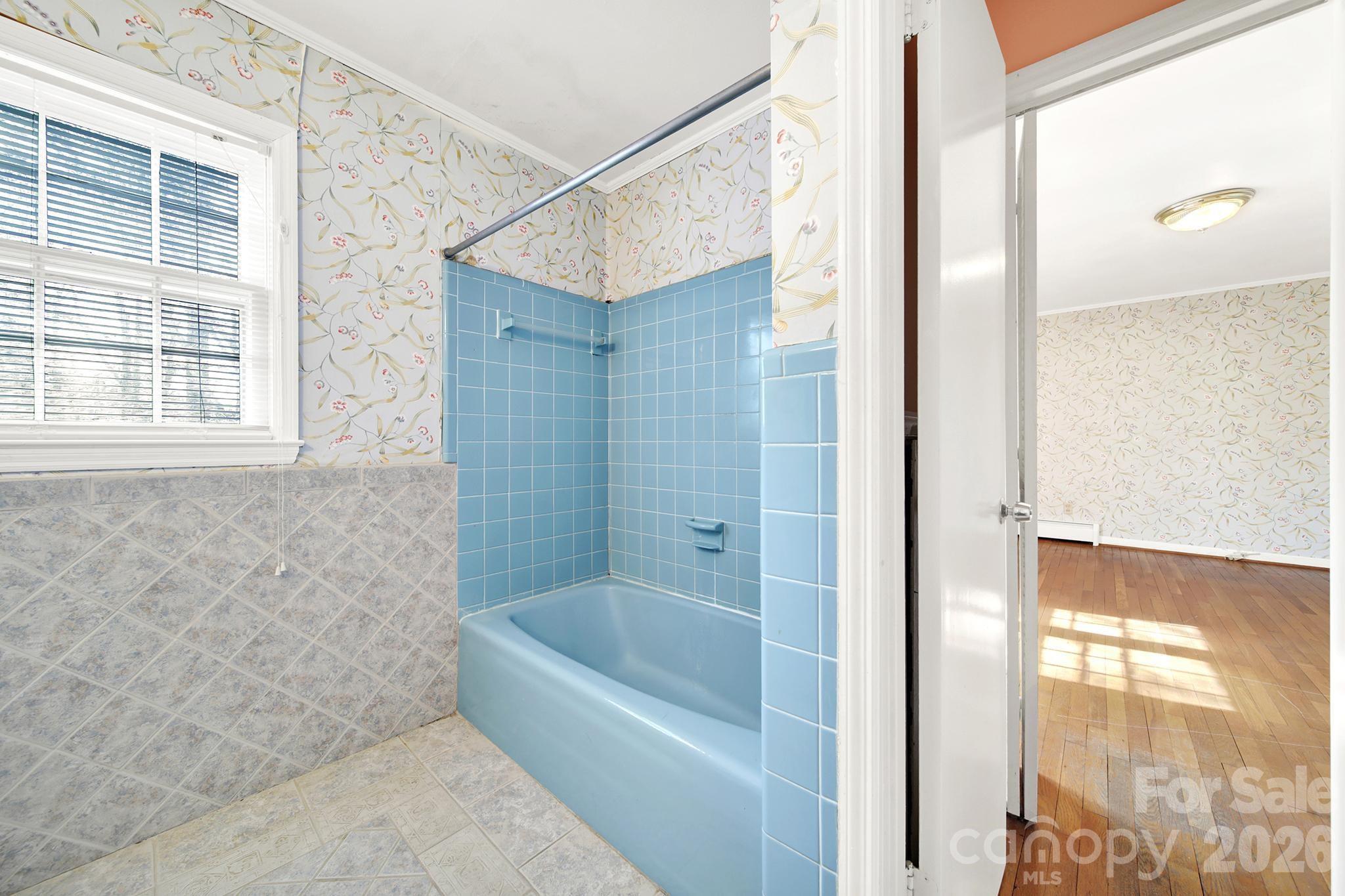 1125 Hawthorne Road — Lancaster