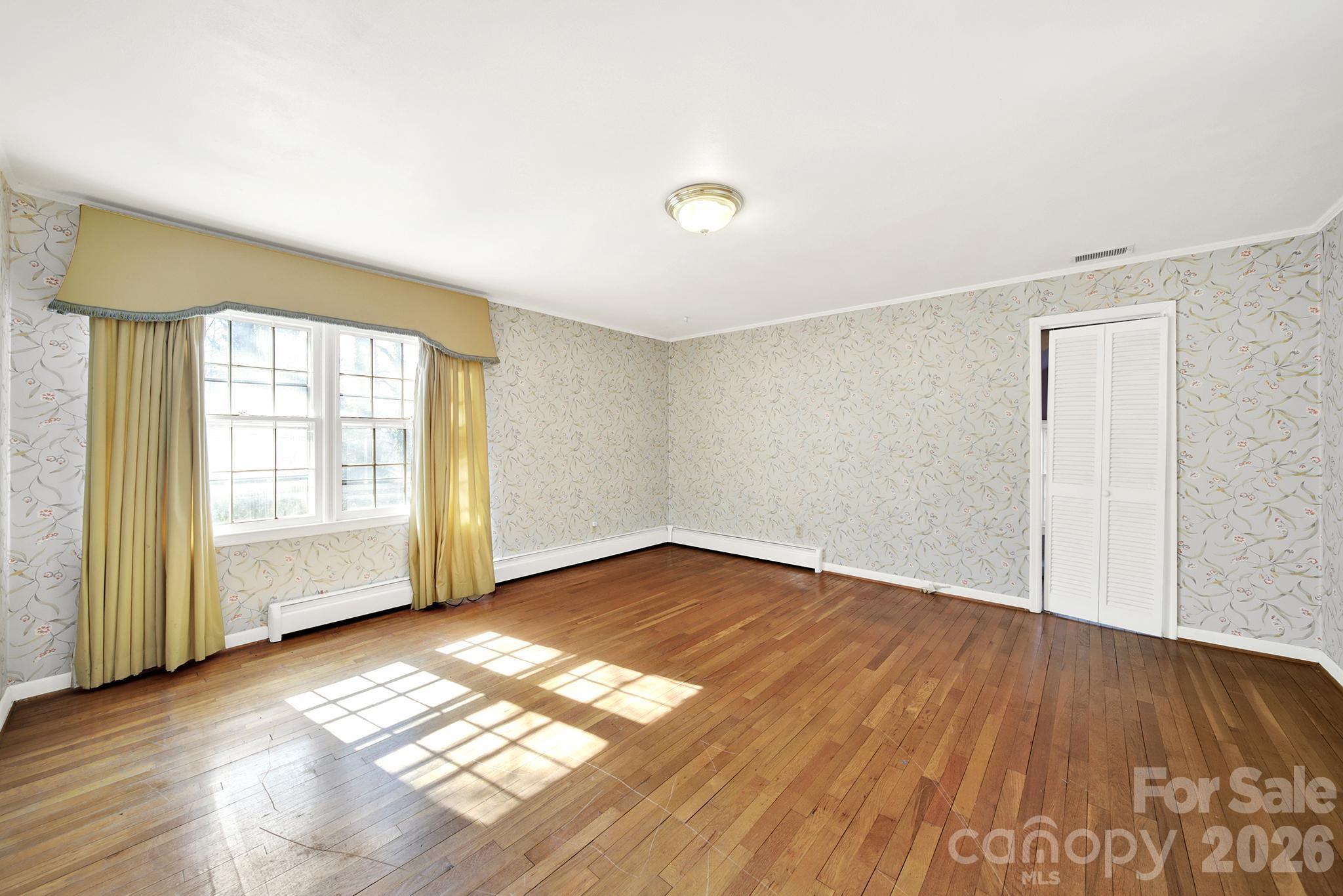 1125 Hawthorne Road — Lancaster