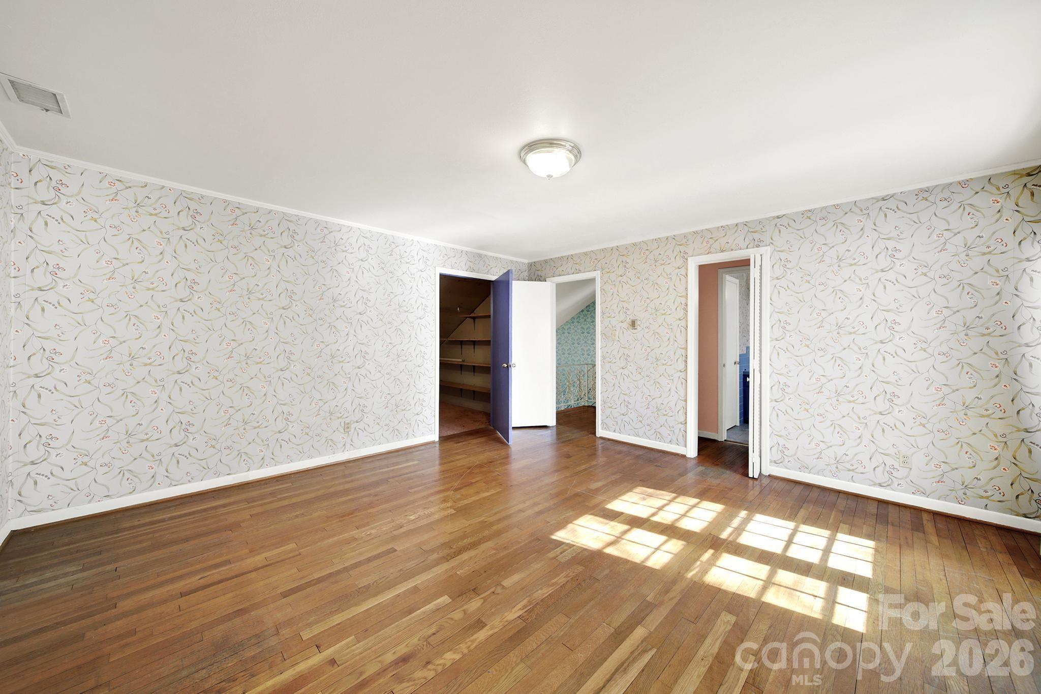 1125 Hawthorne Road — Lancaster