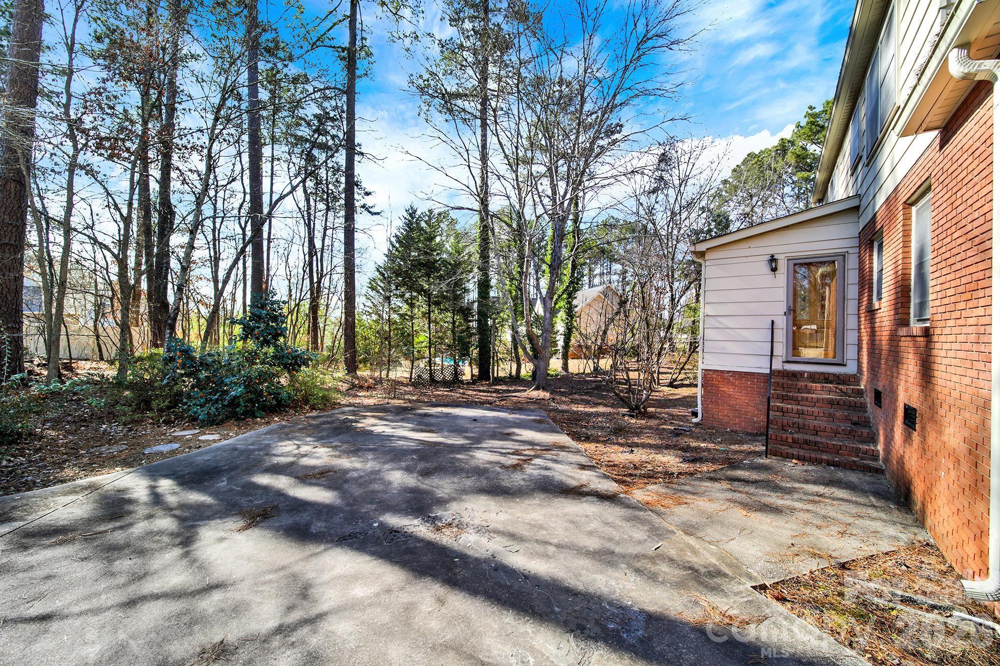 1125 Hawthorne Road — Lancaster