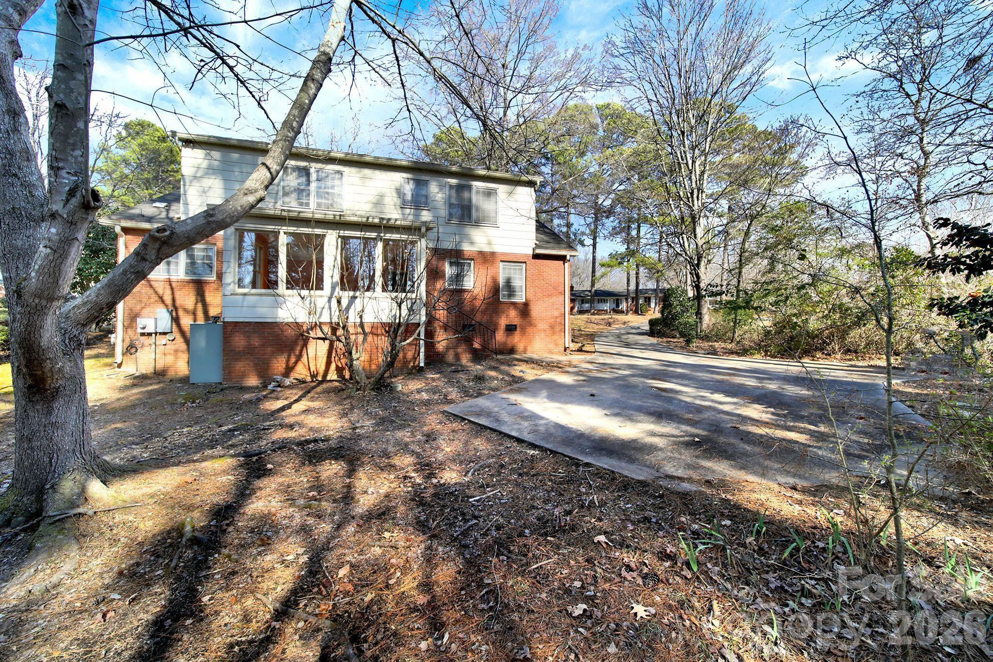 1125 Hawthorne Road — Lancaster