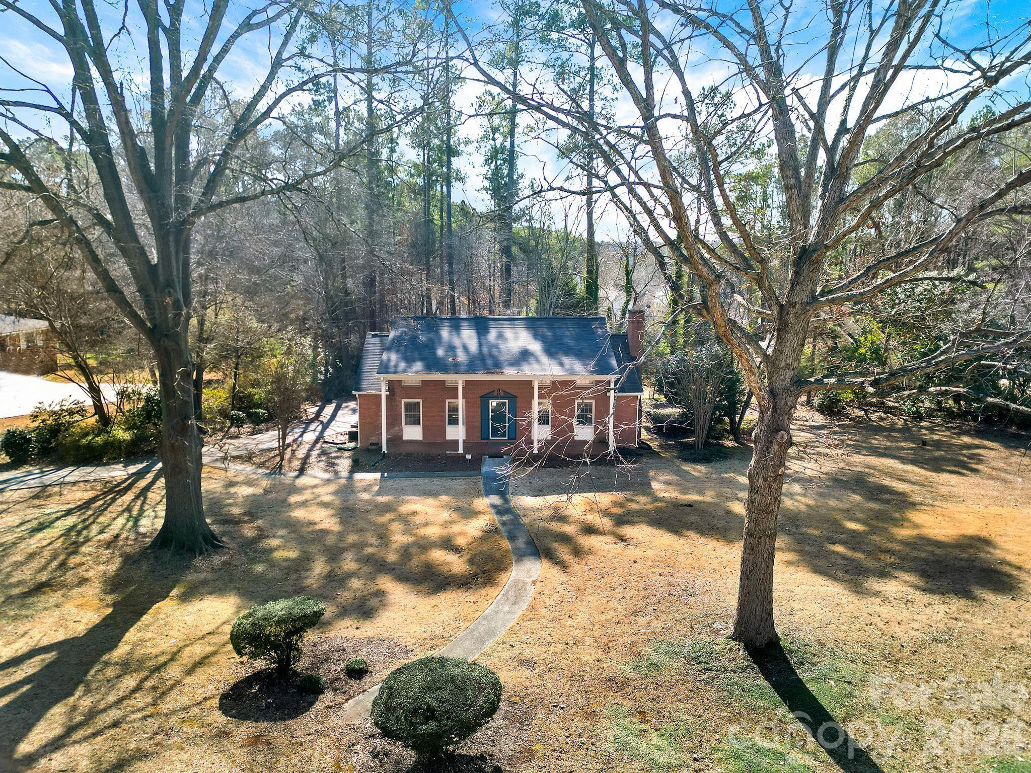 1125 Hawthorne Road — Lancaster