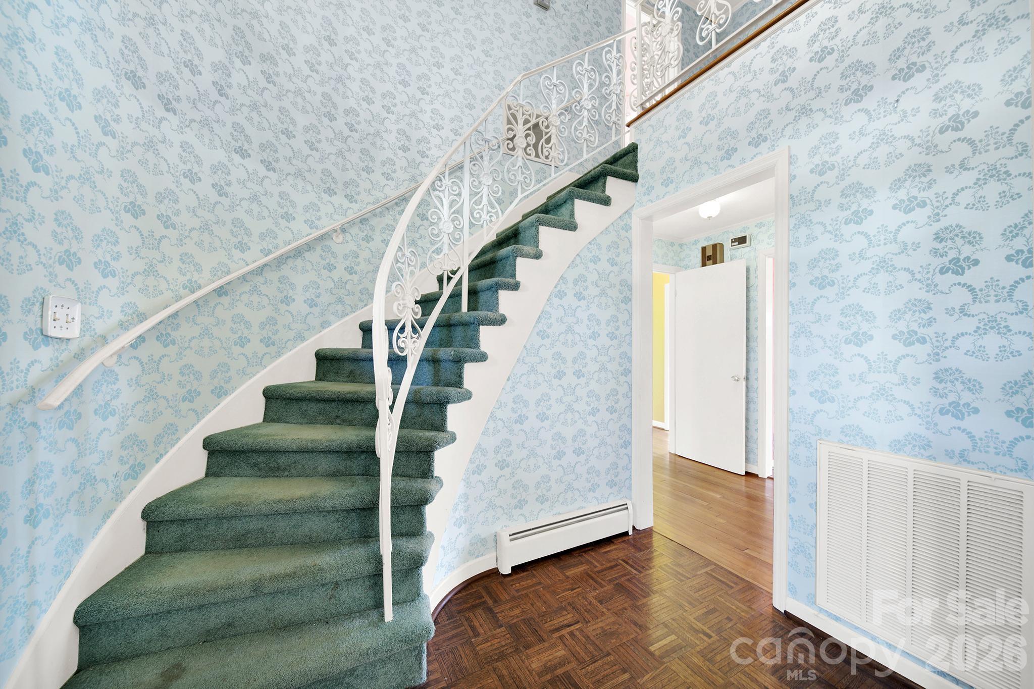1125 Hawthorne Road — Lancaster