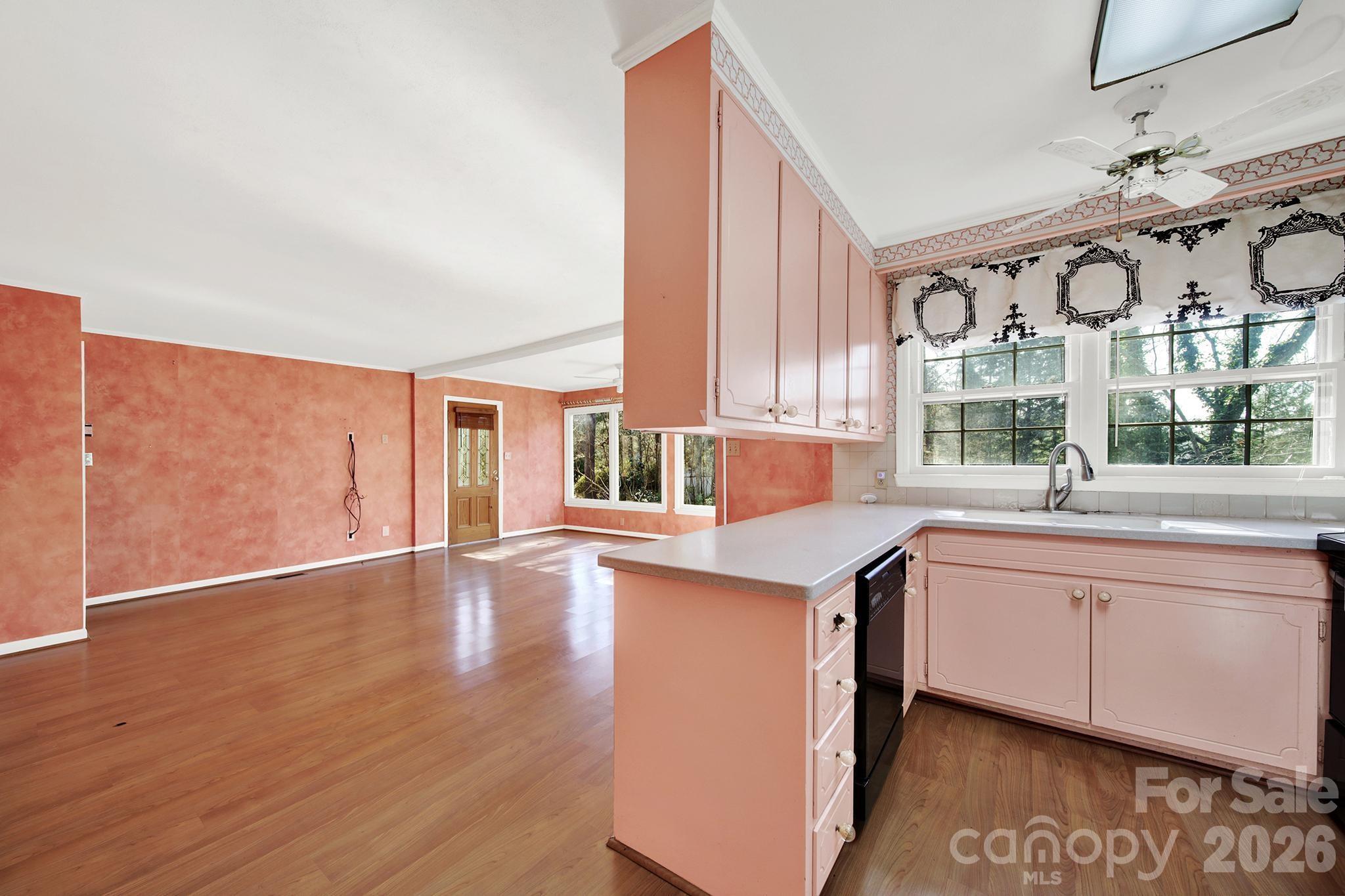 1125 Hawthorne Road — Lancaster