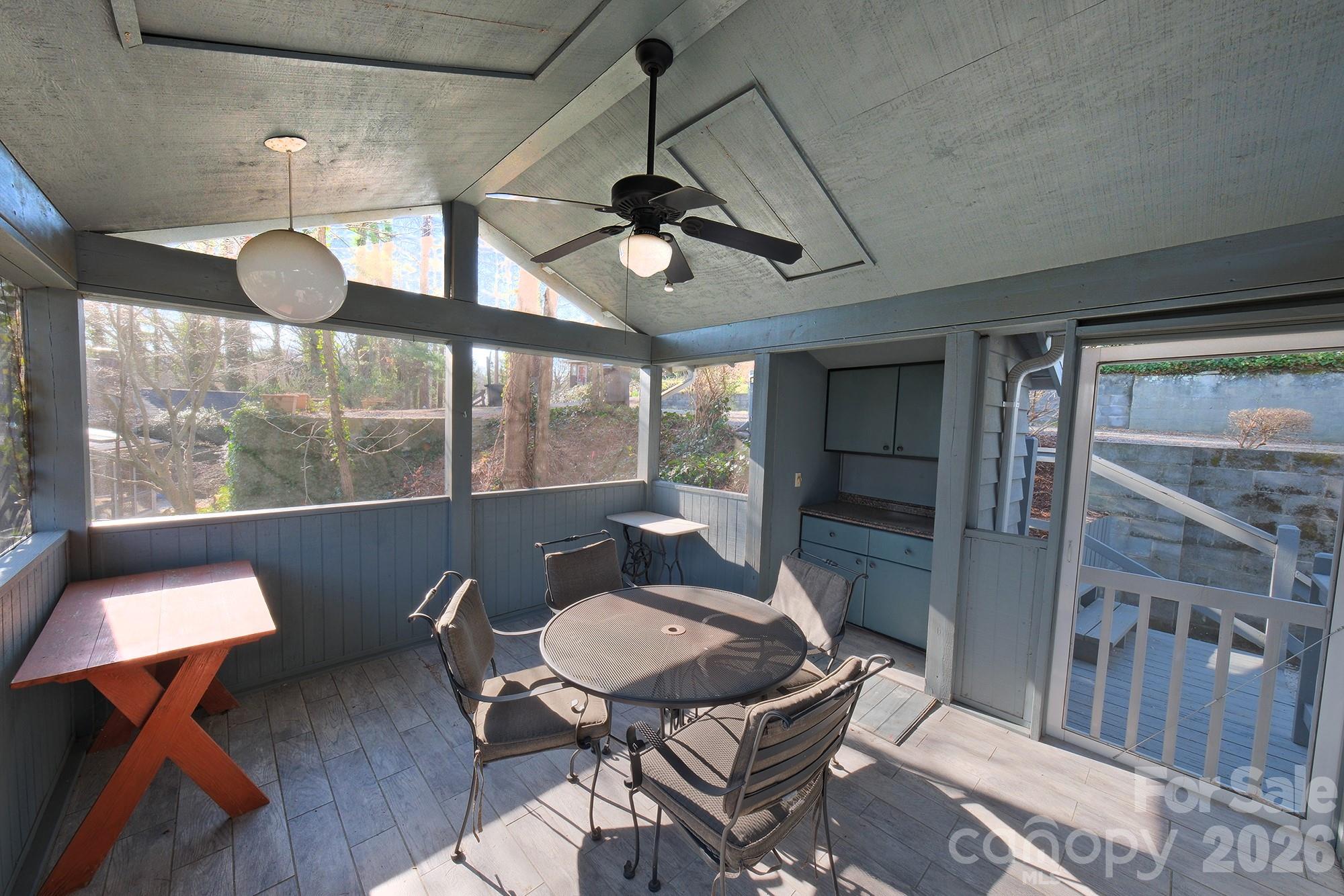 71 Norfolk Lane — Laurel Park