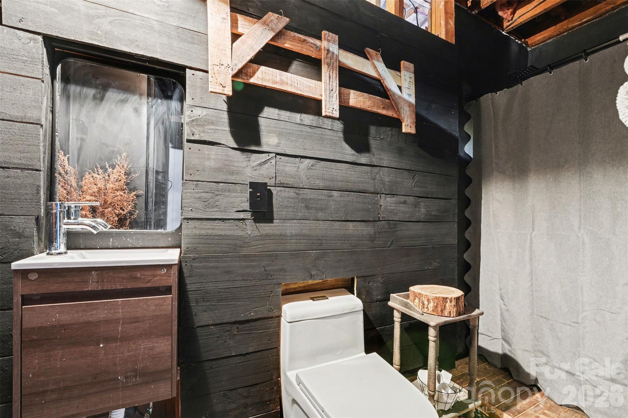 5475 Pine Ridge Drive — Connelly Springs