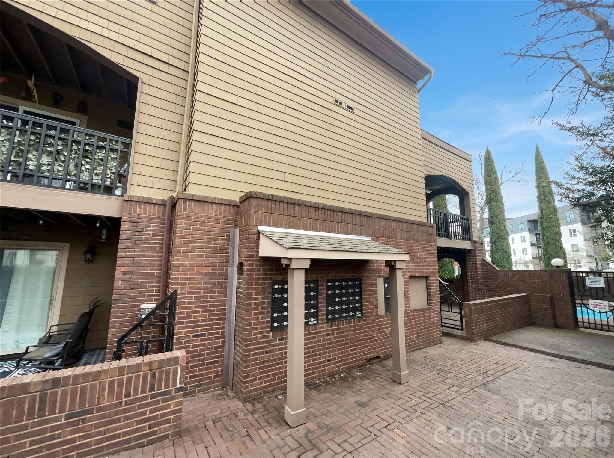 1101 E Morehead Street #33 — Charlotte