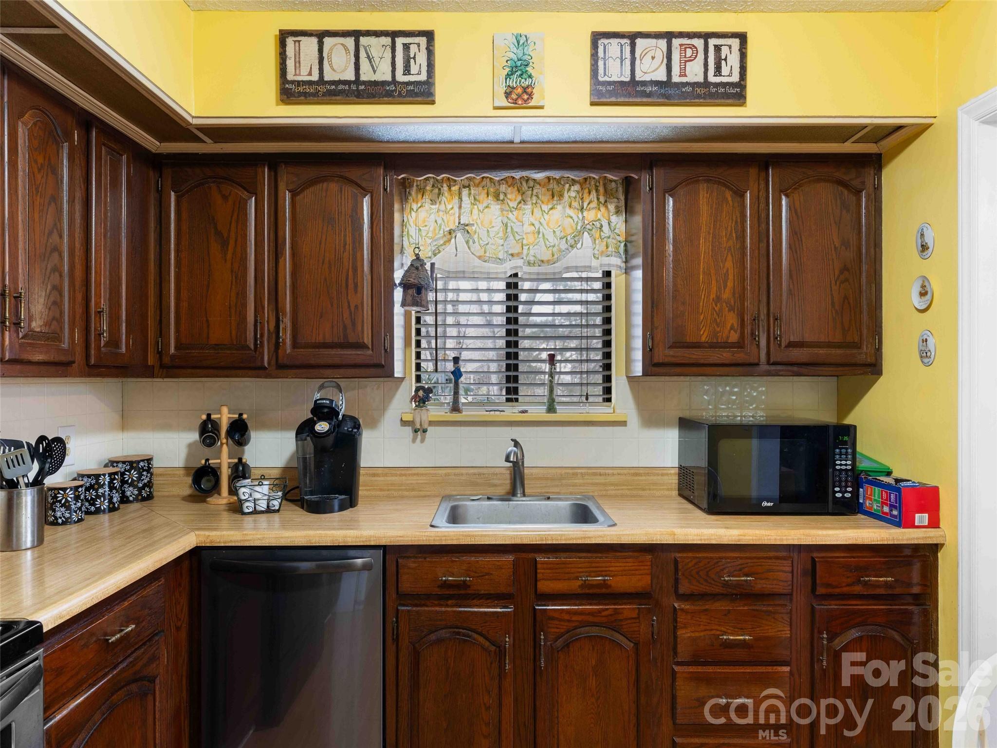 193 Freedom Road — Hendersonville