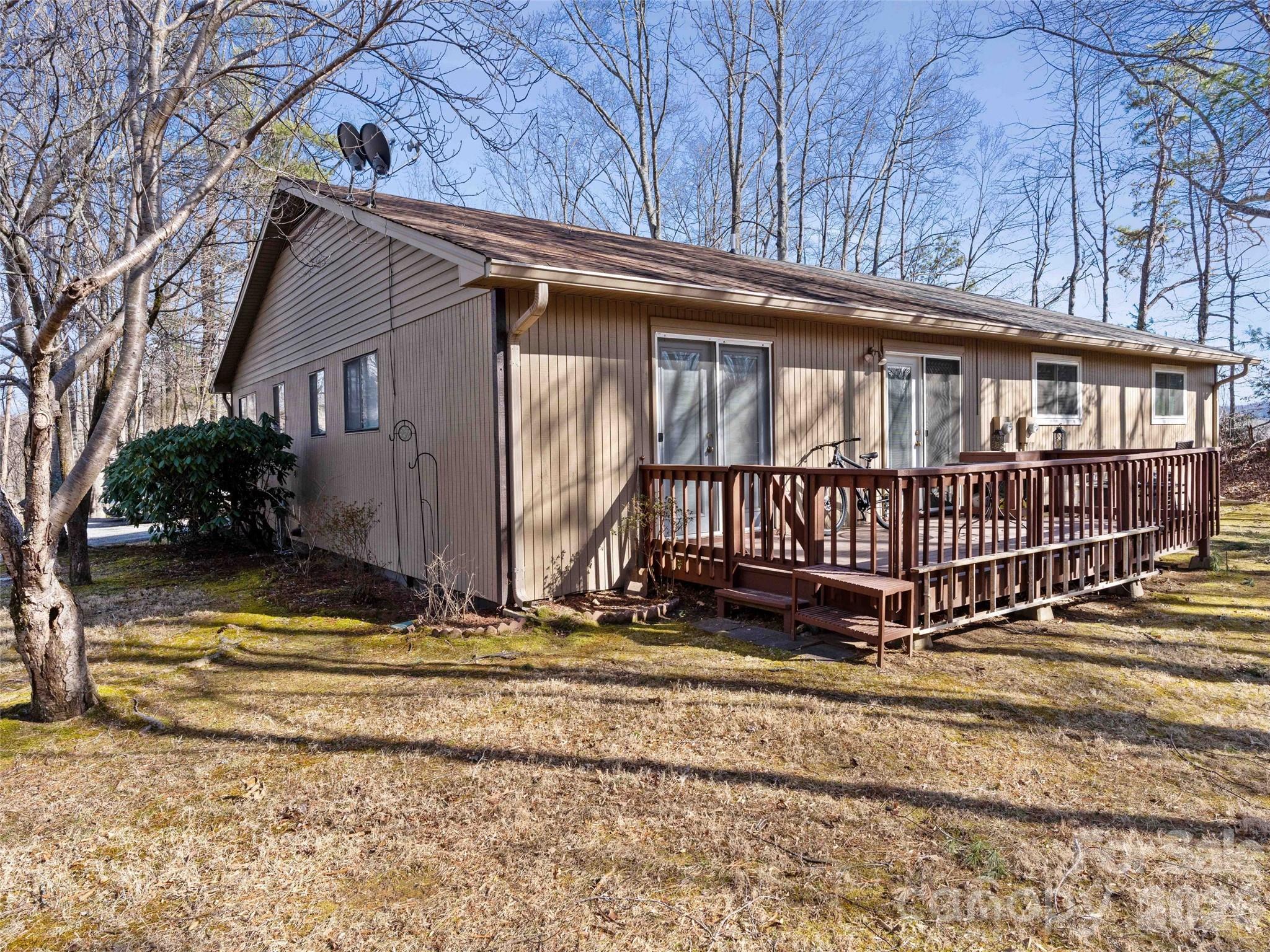 193 Freedom Road — Hendersonville
