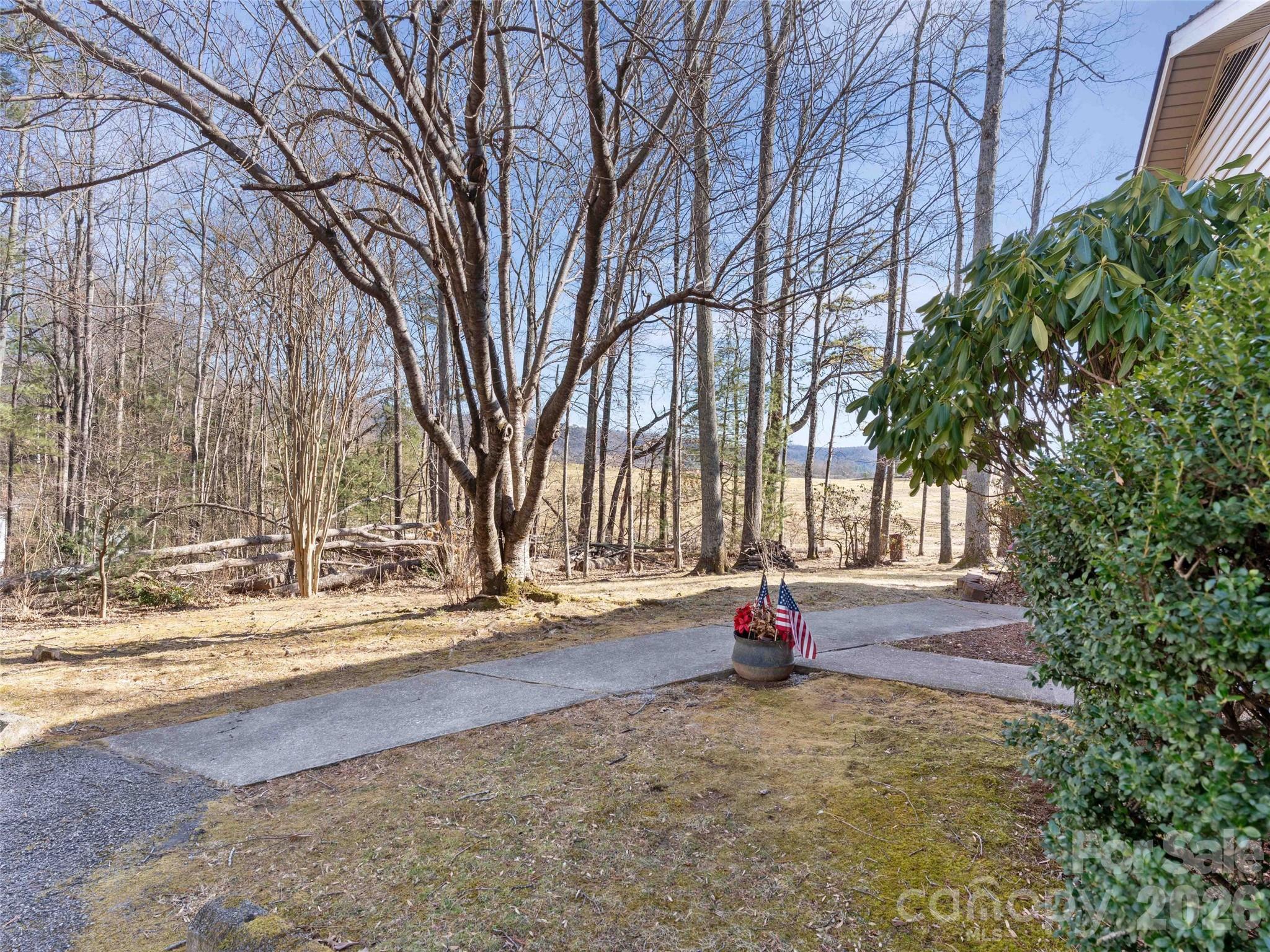 193 Freedom Road — Hendersonville