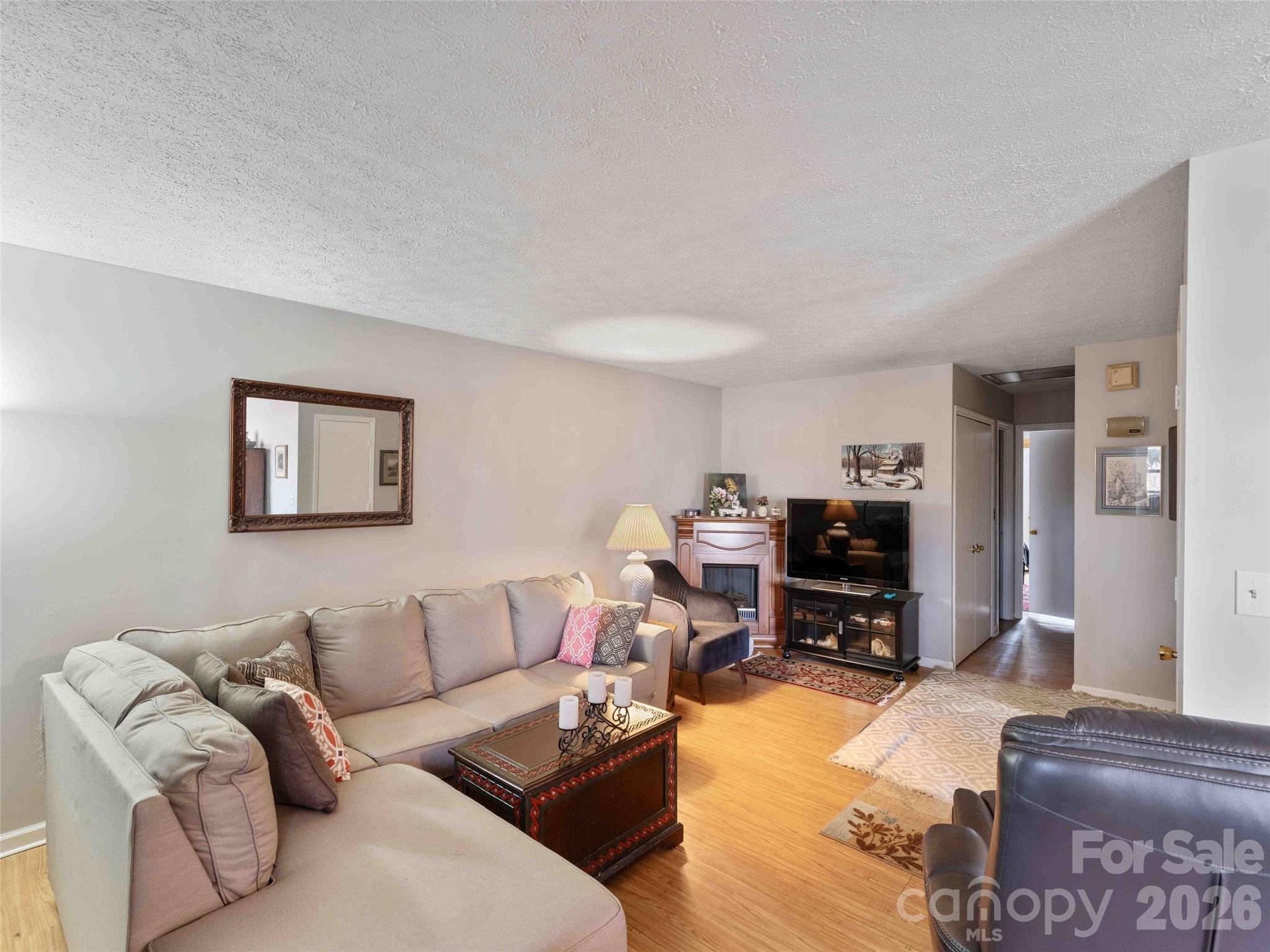 193 Freedom Road — Hendersonville