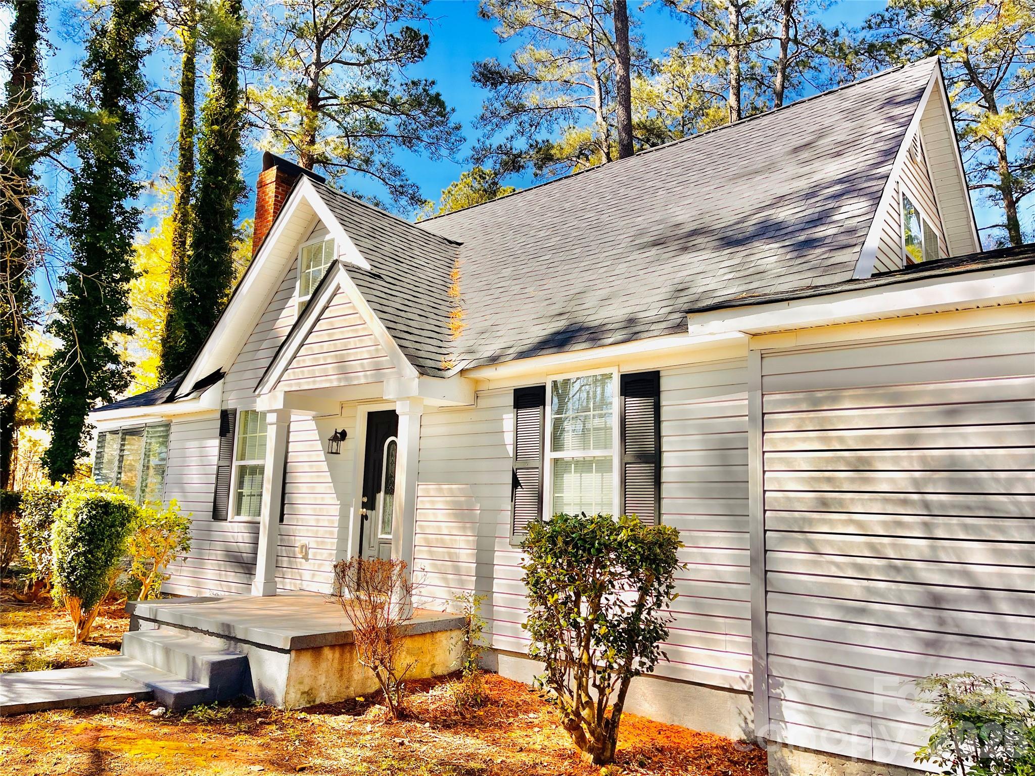 1301 Winterwood Road — Columbia