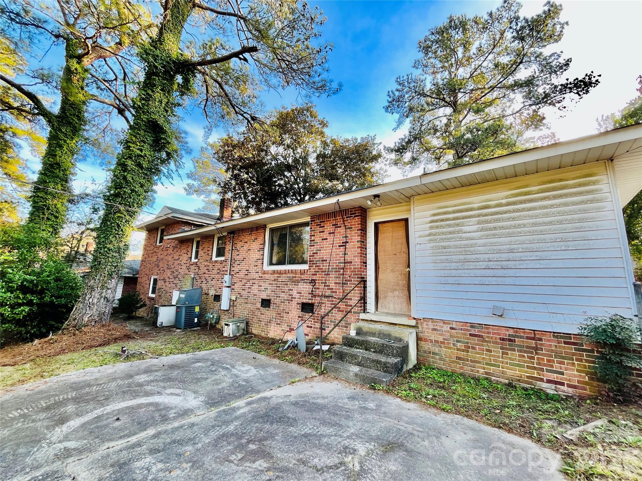 1538 Bradley Drive — Columbia