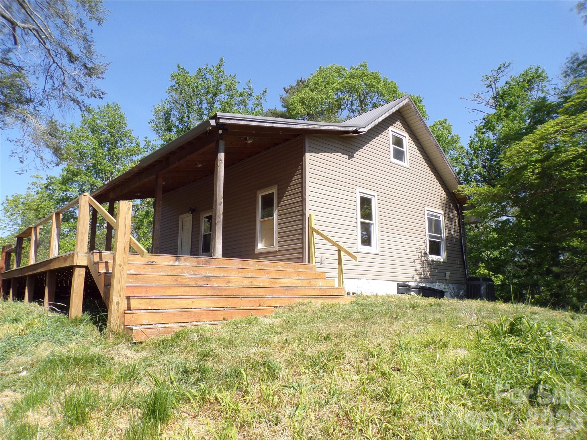 202 Honor Lane — Hendersonville