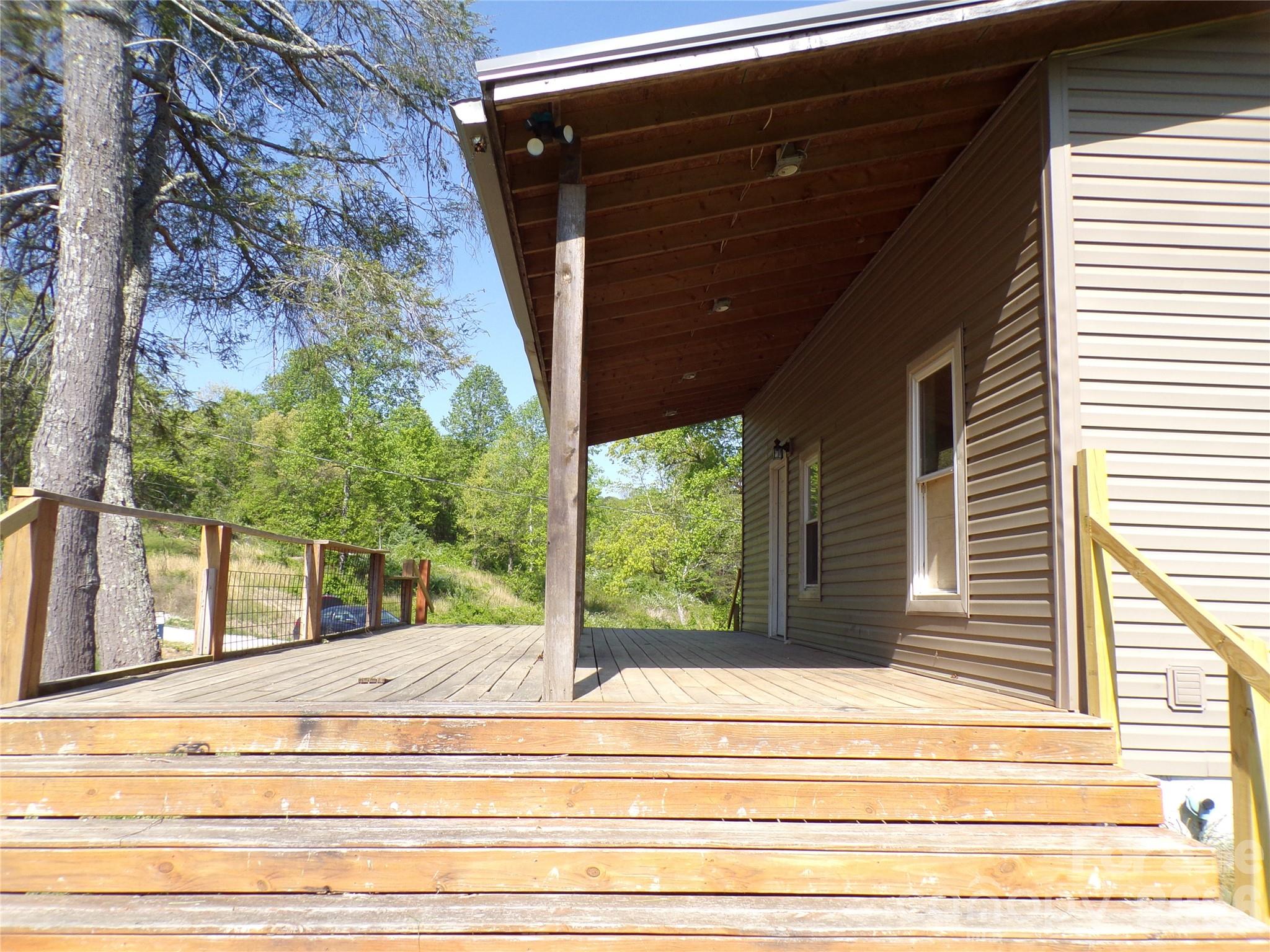 202 Honor Lane — Hendersonville