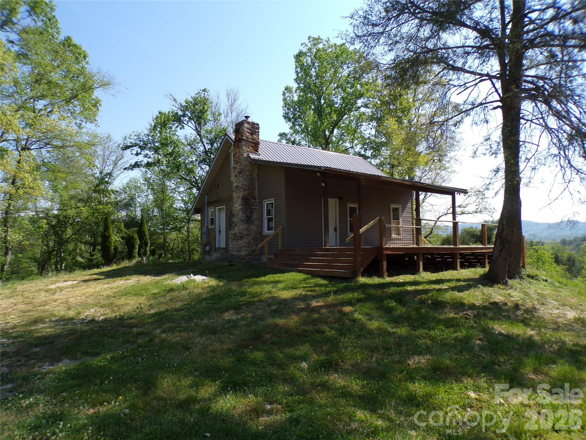 202 Honor Lane — Hendersonville
