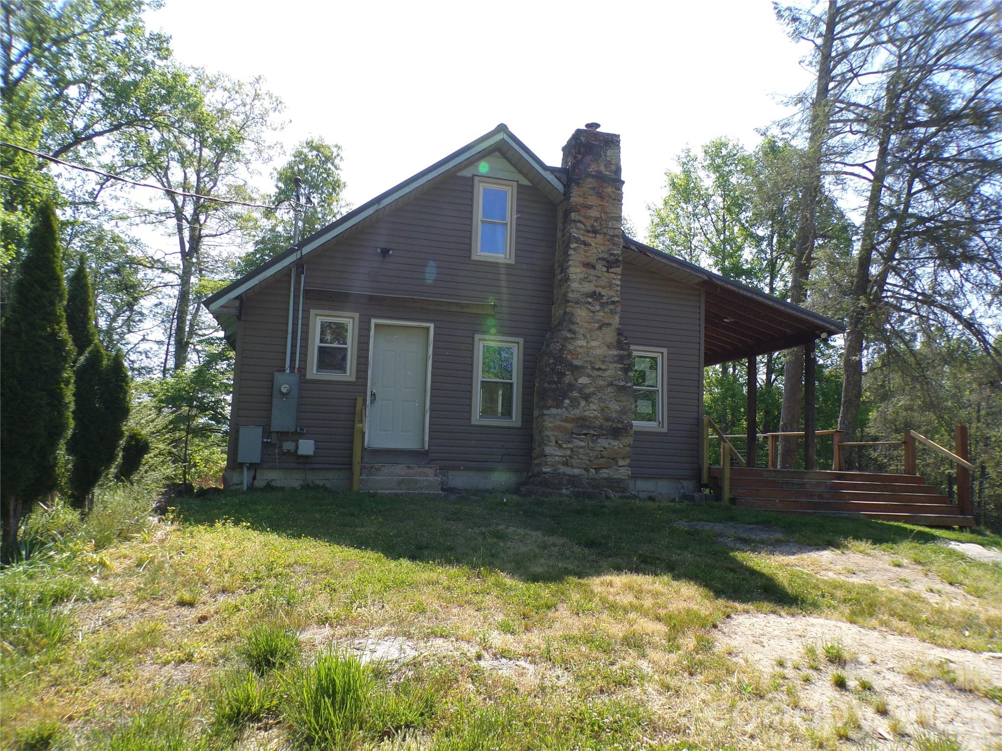 202 Honor Lane — Hendersonville