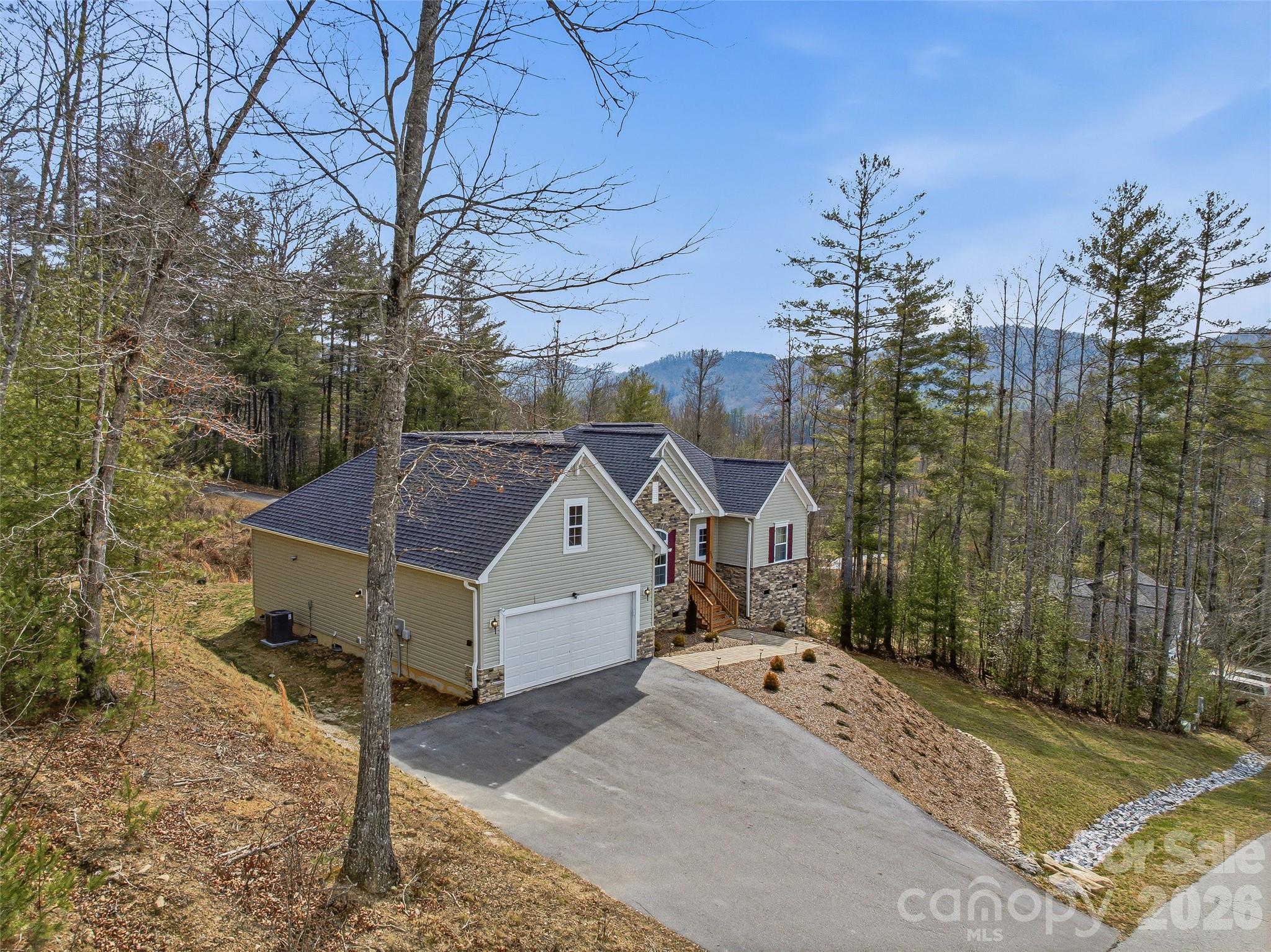 258 Crystal Heights Drive — Hendersonville