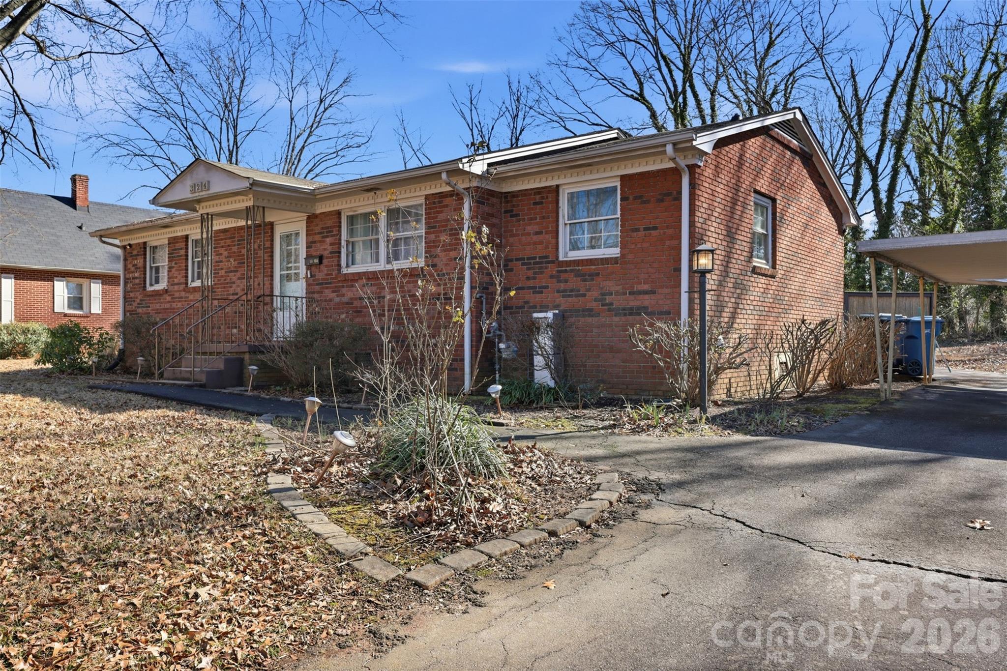 324 17th Avenue NE — Hickory