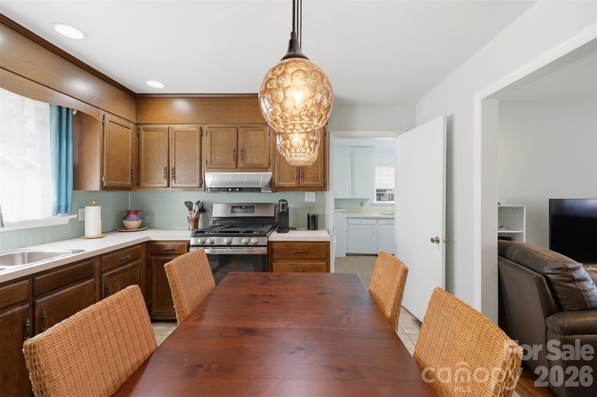 324 17th Avenue NE — Hickory