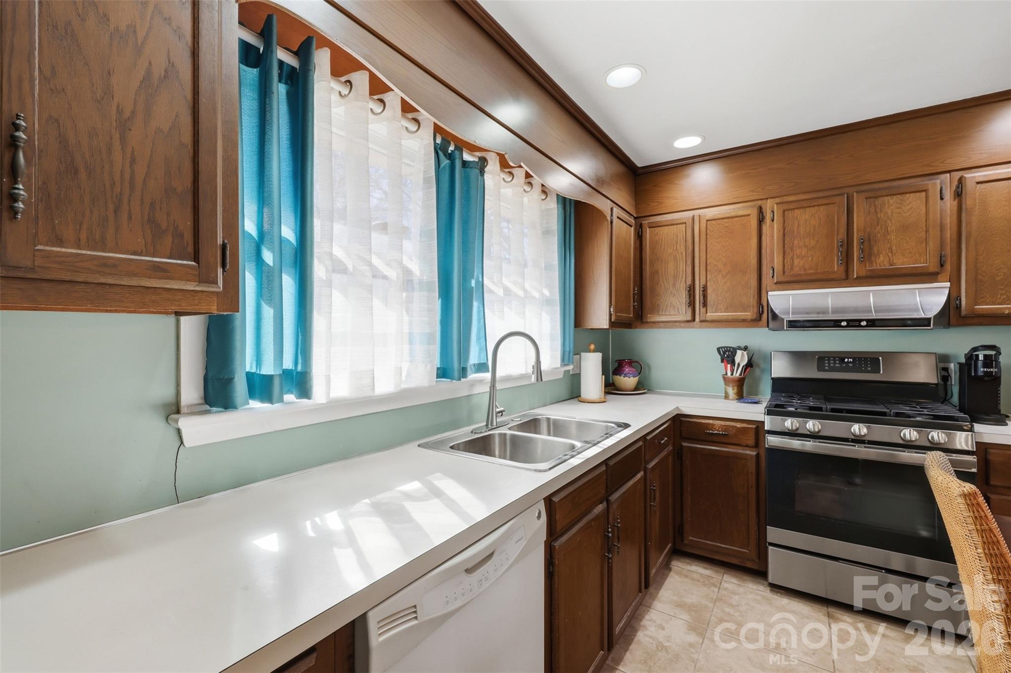 324 17th Avenue NE — Hickory