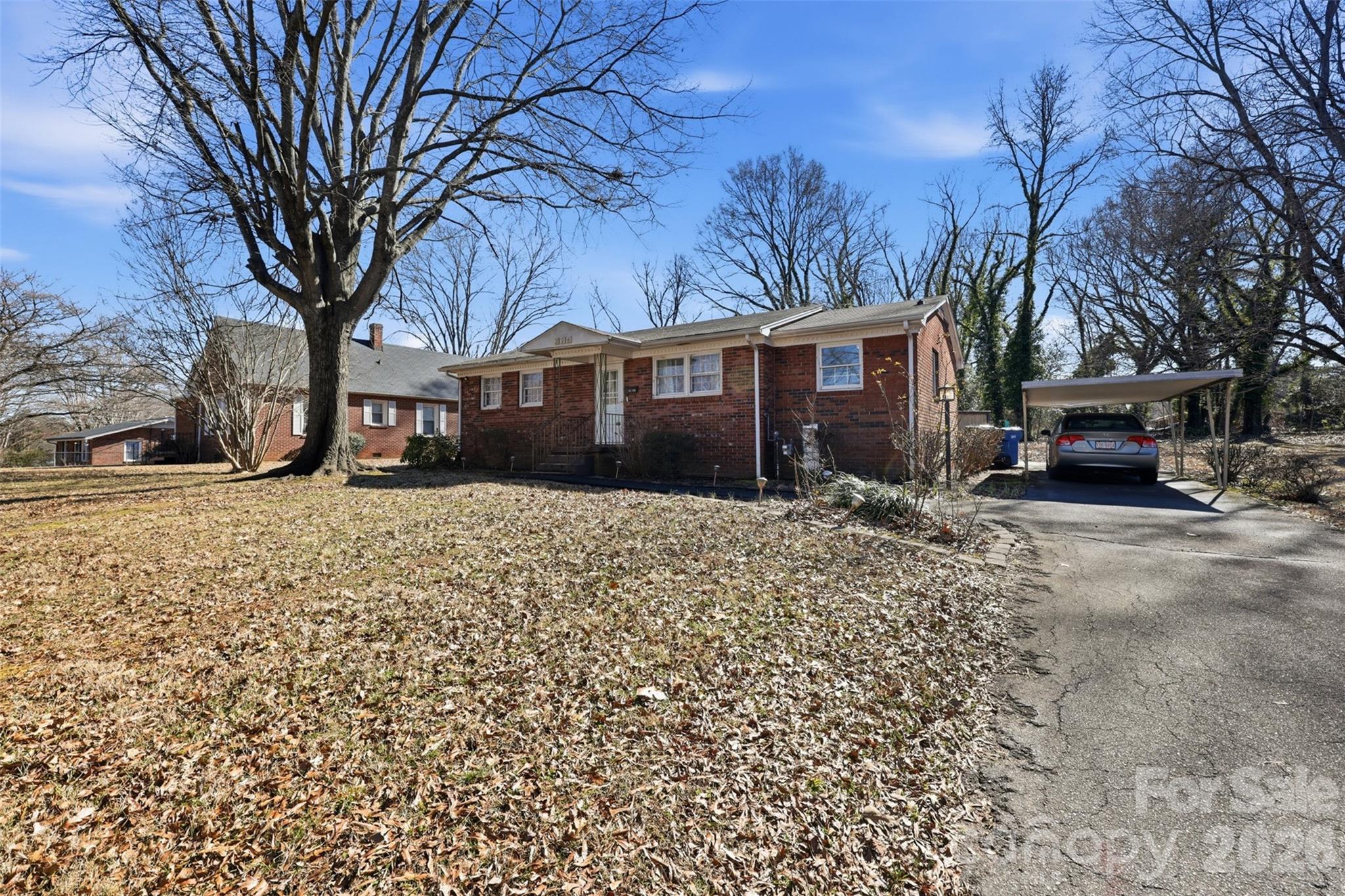 324 17th Avenue NE — Hickory
