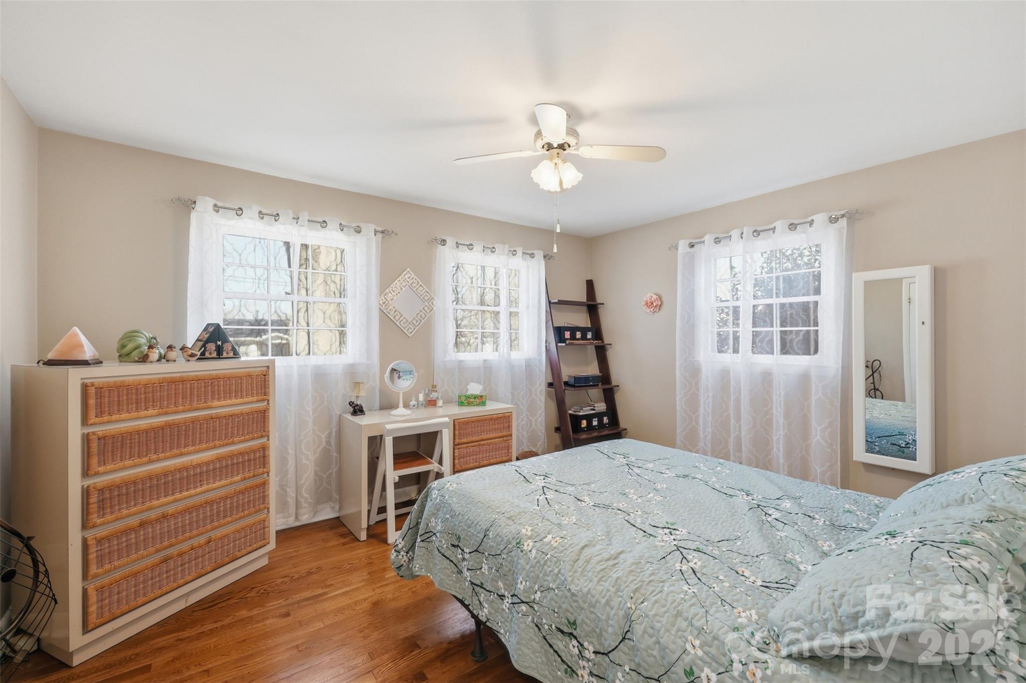 324 17th Avenue NE — Hickory