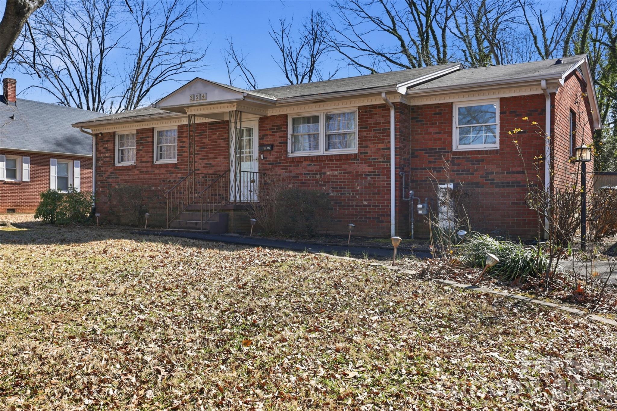 324 17th Avenue NE — Hickory