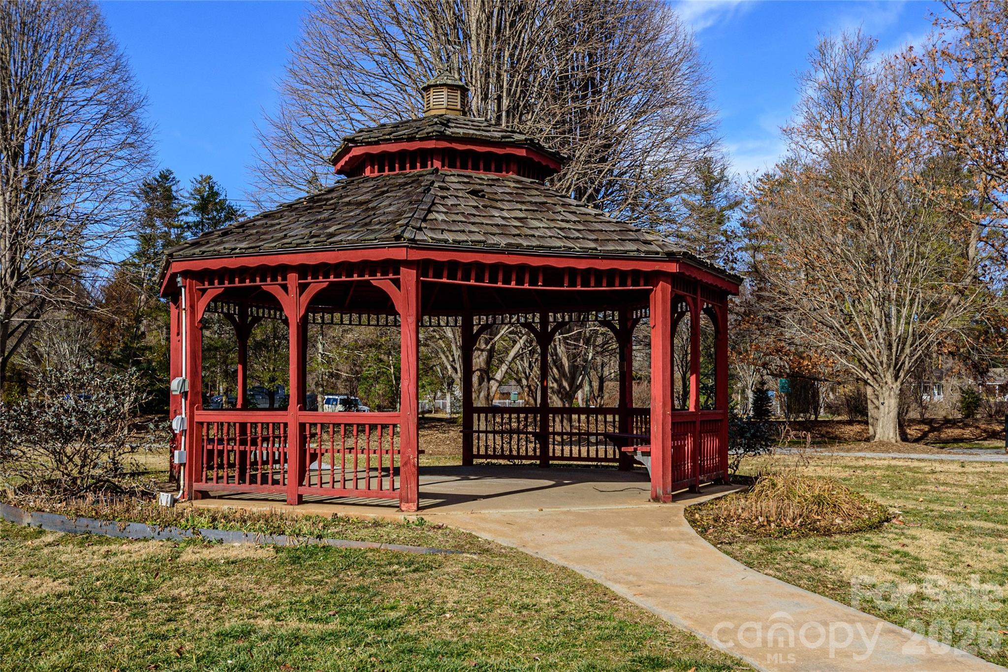 8 Lakemoor Lane #8 — Hendersonville