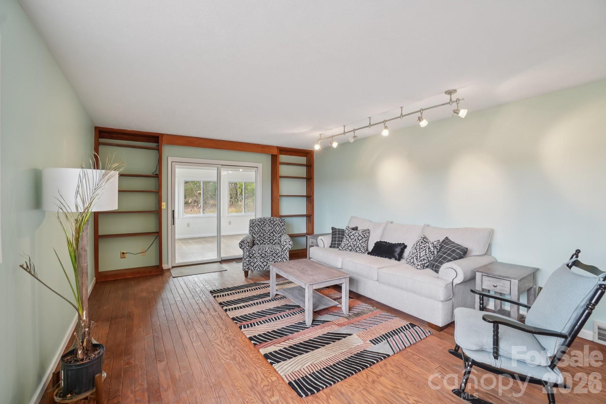 623 Owensby Road — Hendersonville