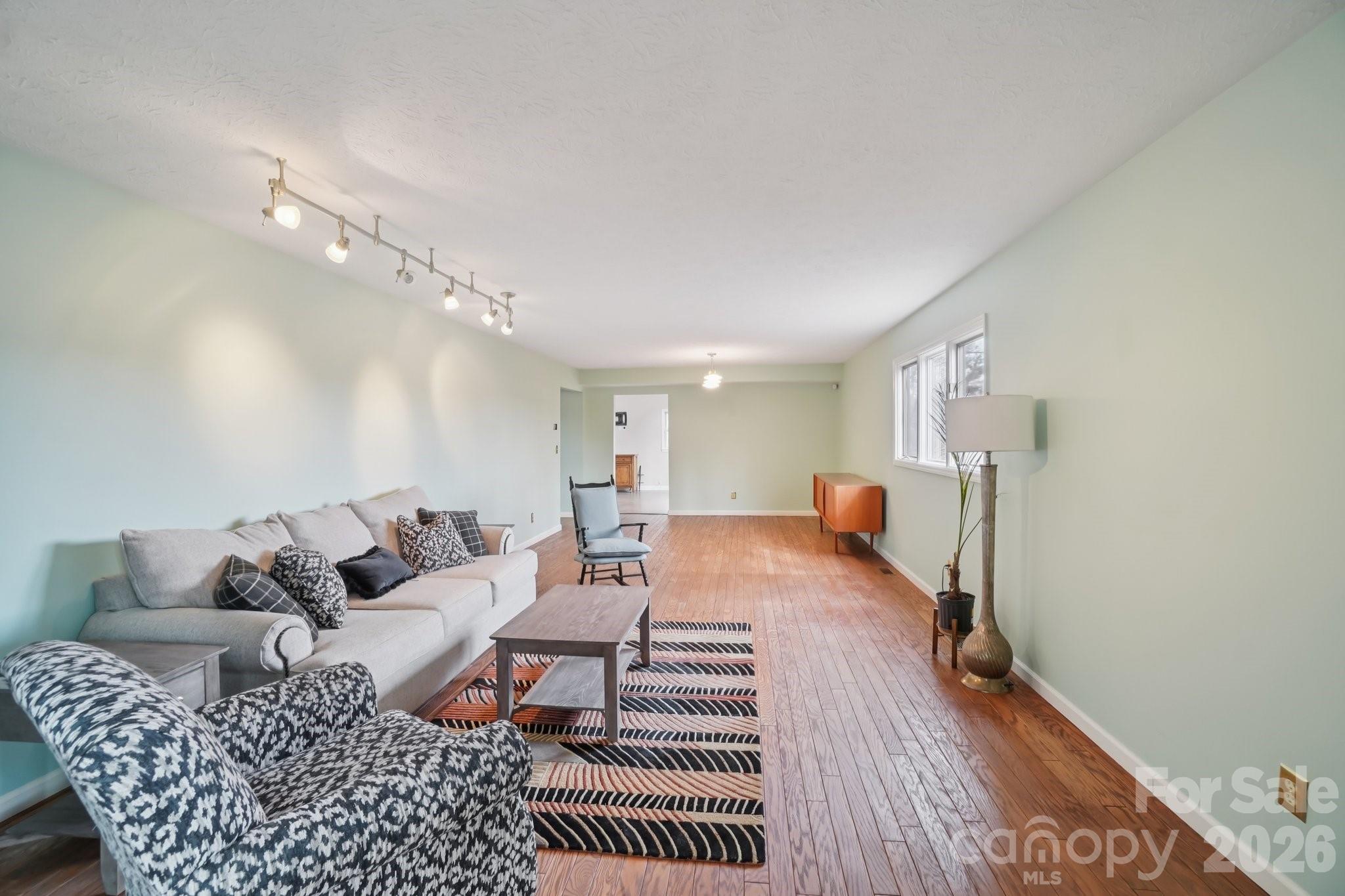 623 Owensby Road — Hendersonville