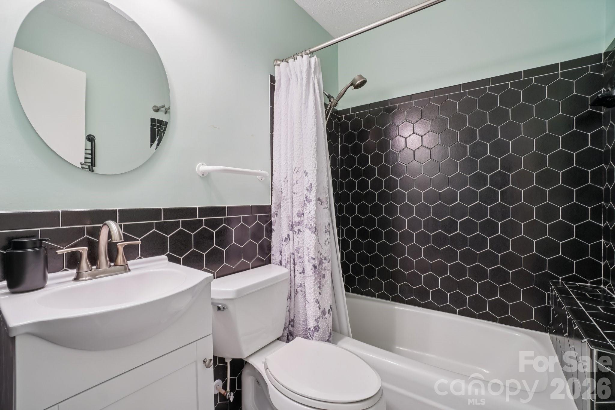623 Owensby Road — Hendersonville