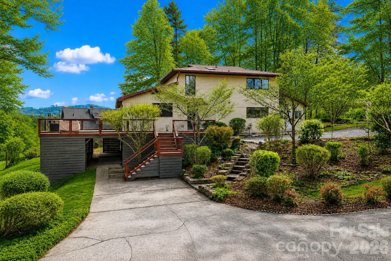 623 Owensby Road — Hendersonville