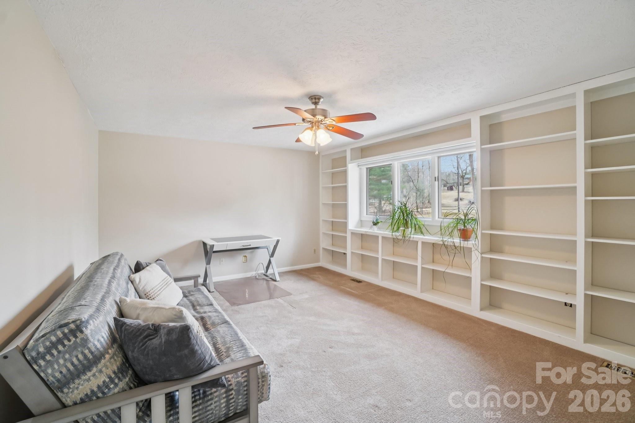 623 Owensby Road — Hendersonville