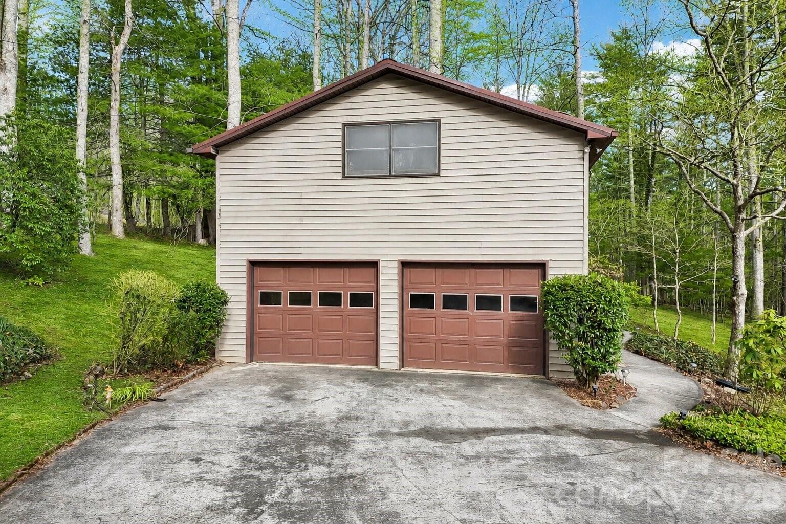 623 Owensby Road — Hendersonville