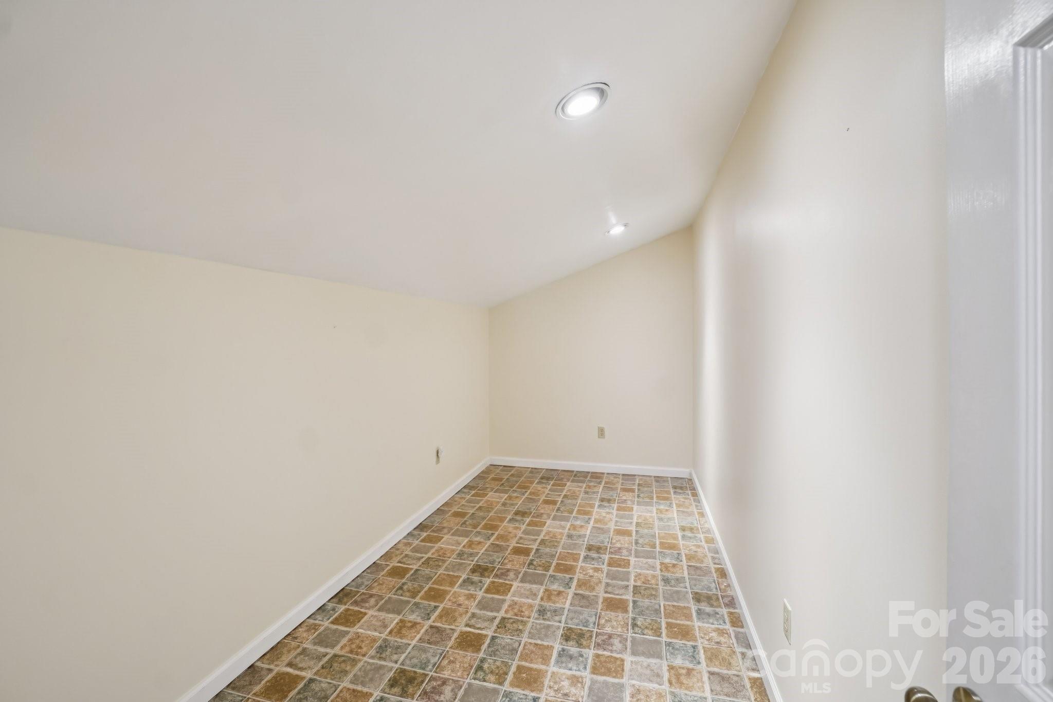 623 Owensby Road — Hendersonville