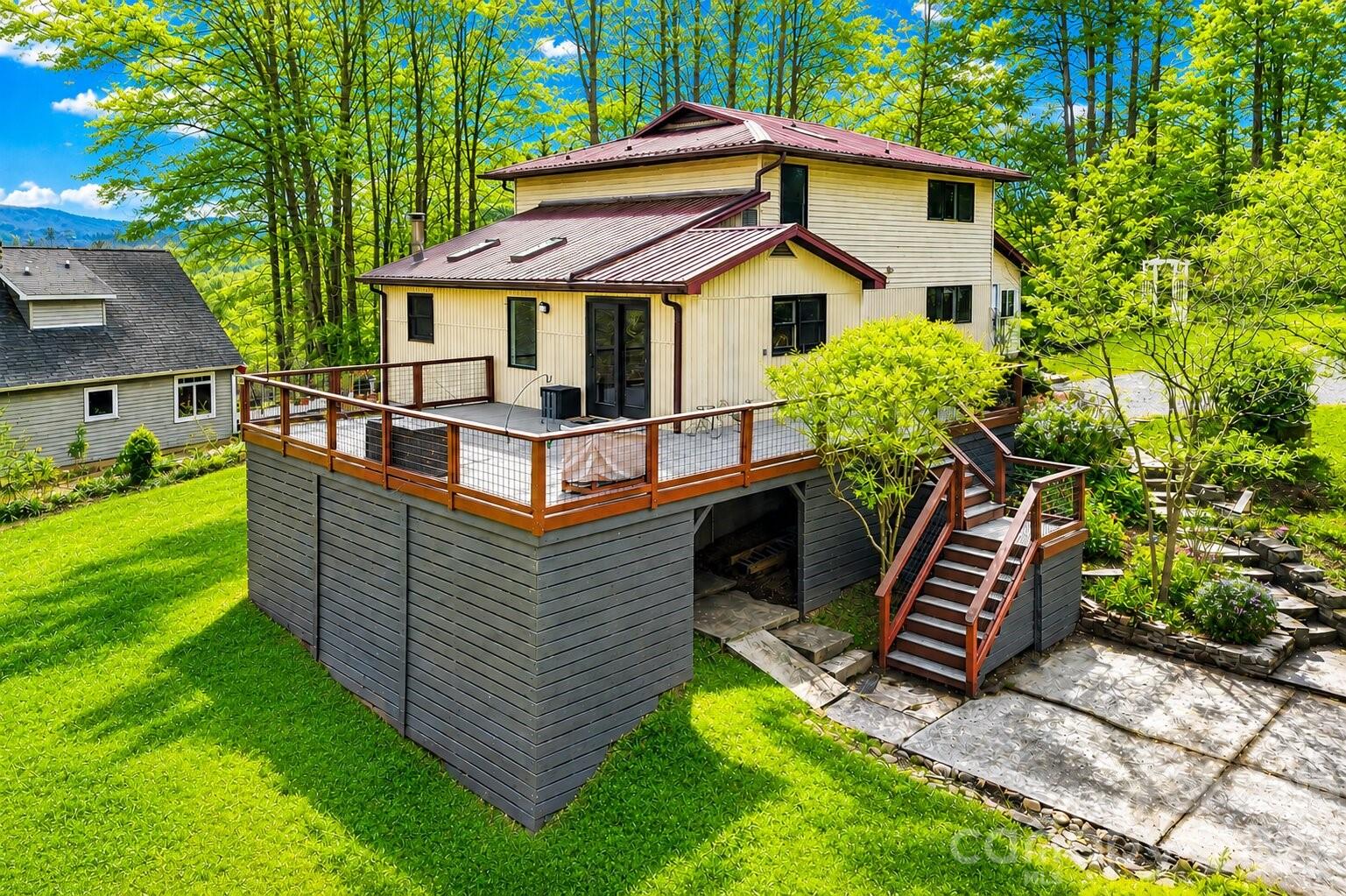 623 Owensby Road — Hendersonville