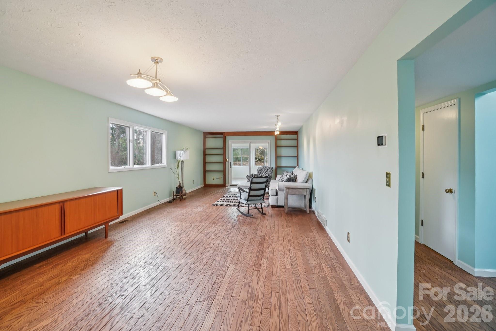 623 Owensby Road — Hendersonville