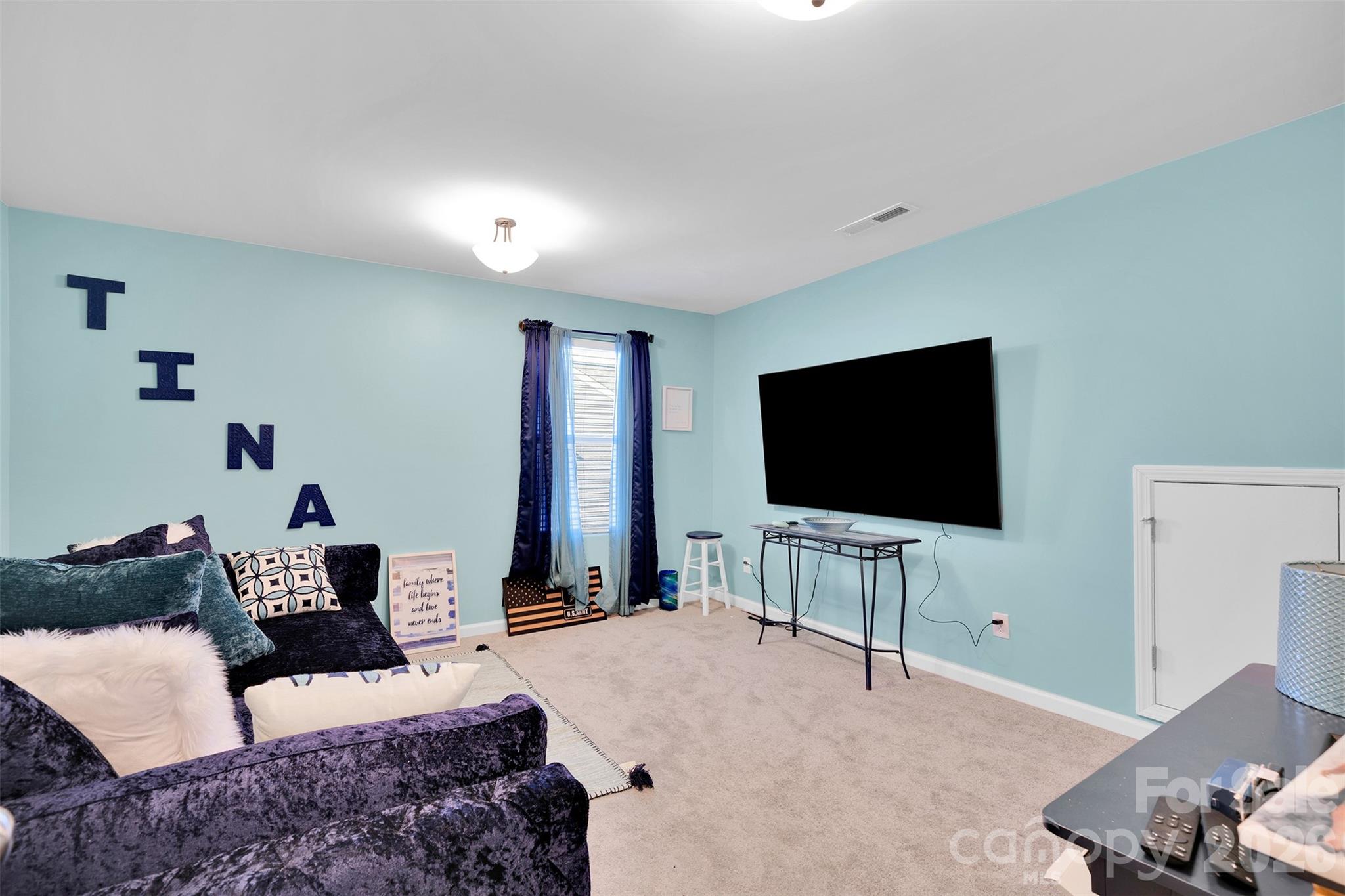 2527 Courtland Drive — Clover