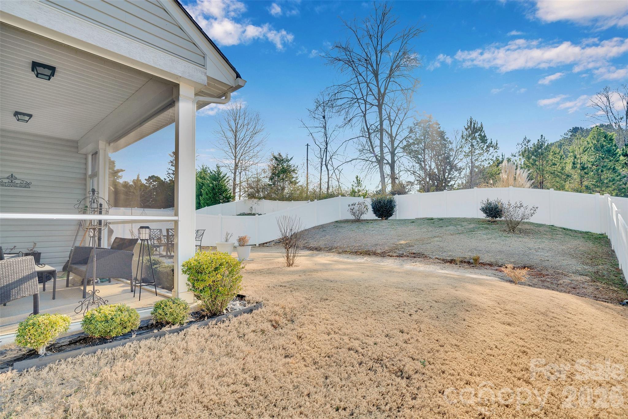 2527 Courtland Drive — Clover