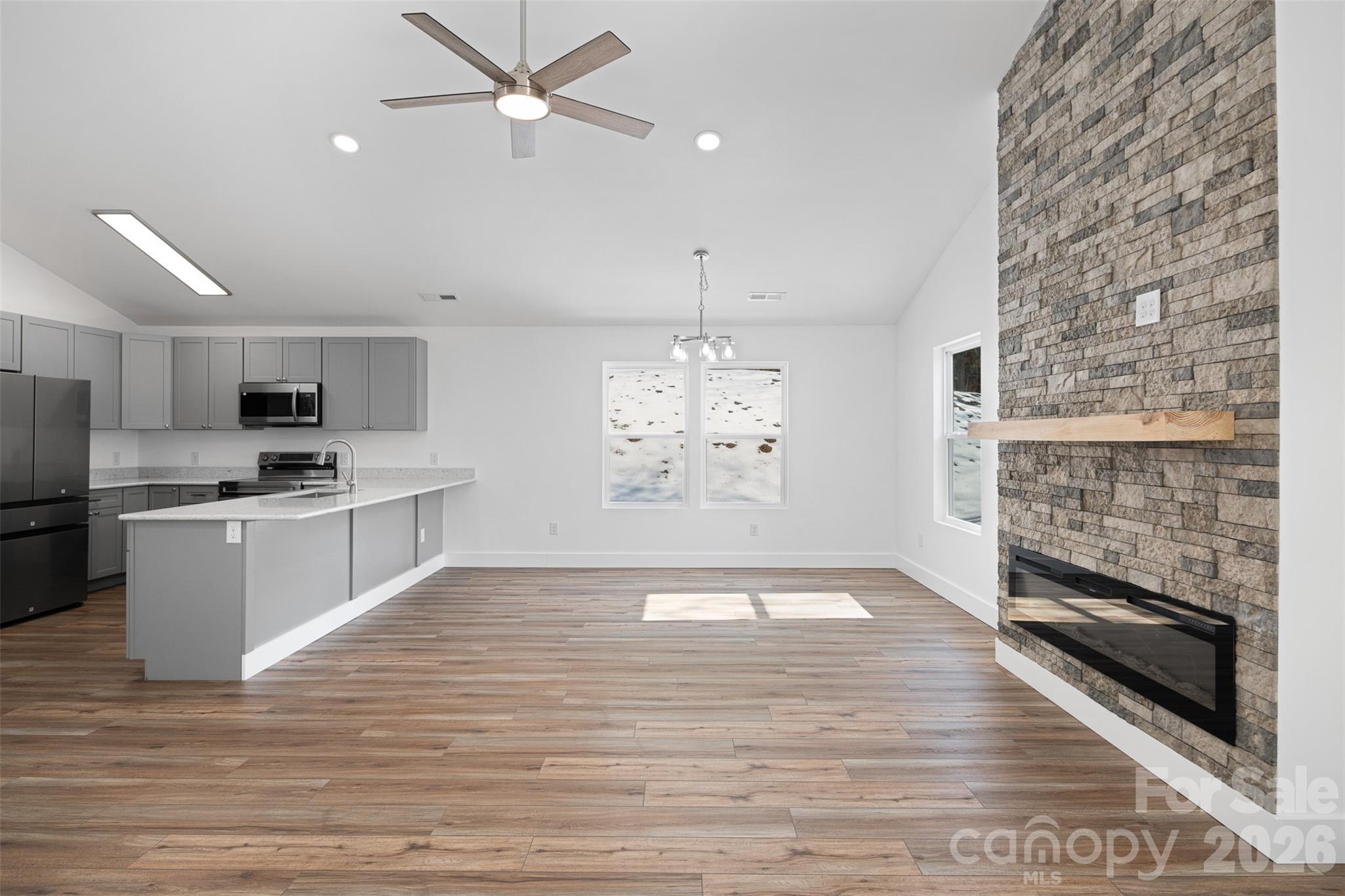 114 Woodpecker Road — Purlear