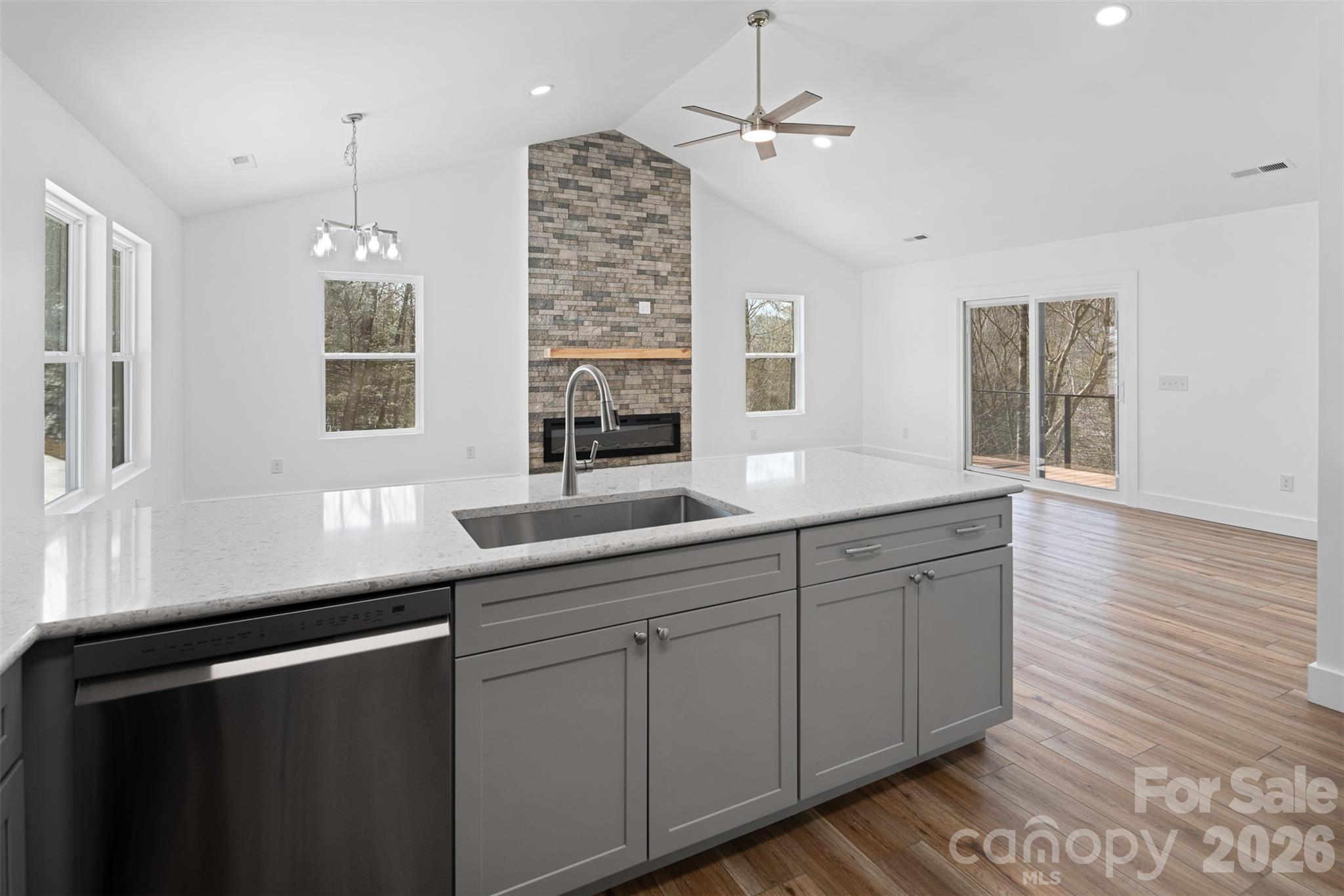 114 Woodpecker Road — Purlear