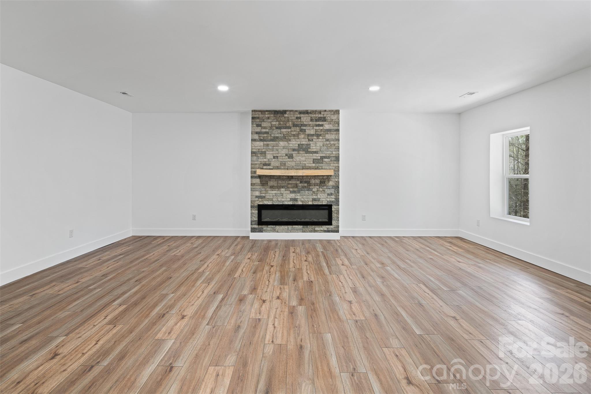 114 Woodpecker Road — Purlear
