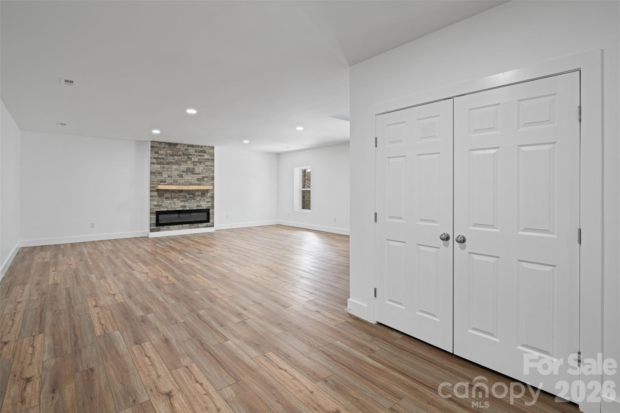 114 Woodpecker Road — Purlear