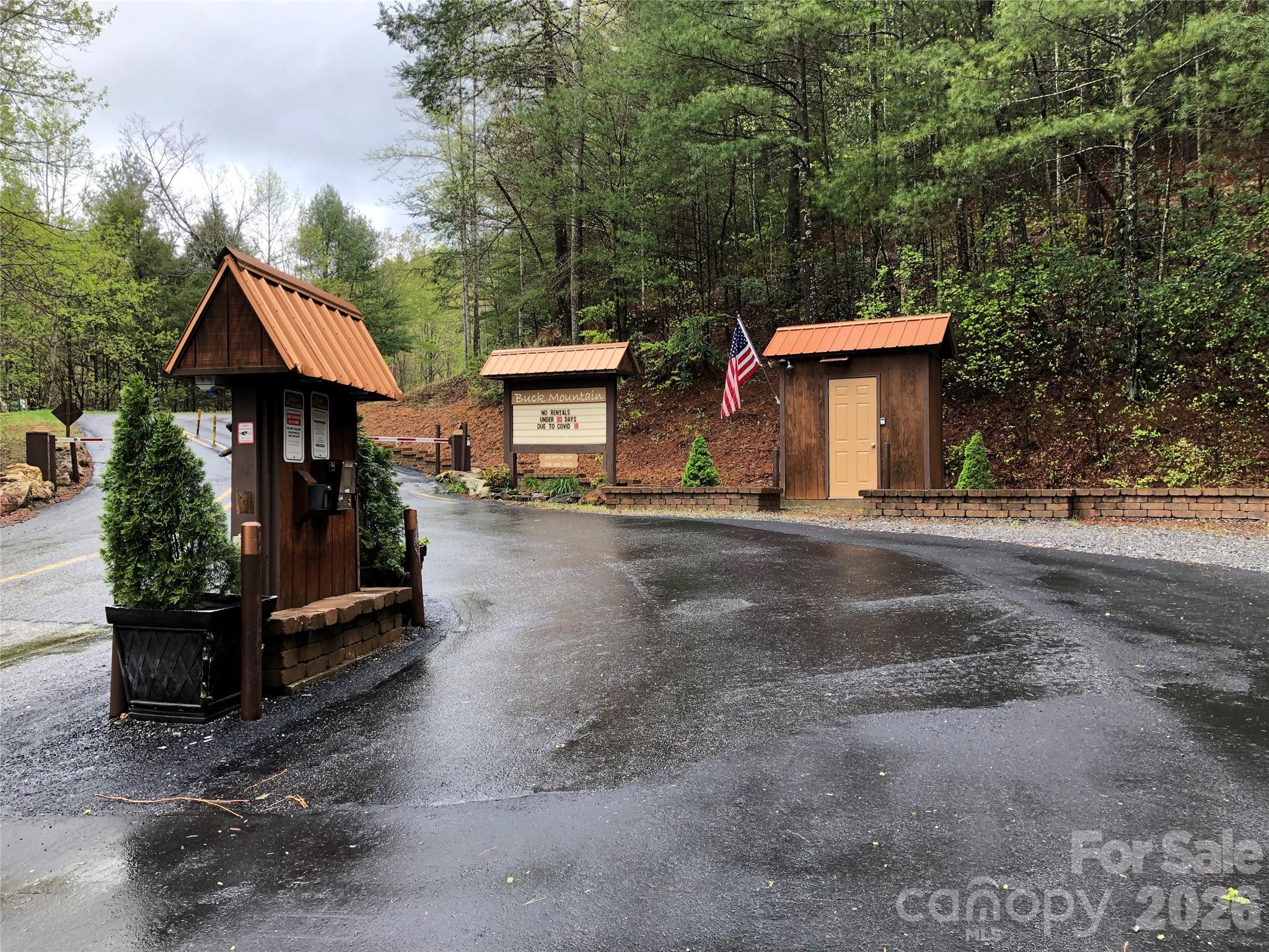 114 Woodpecker Road — Purlear
